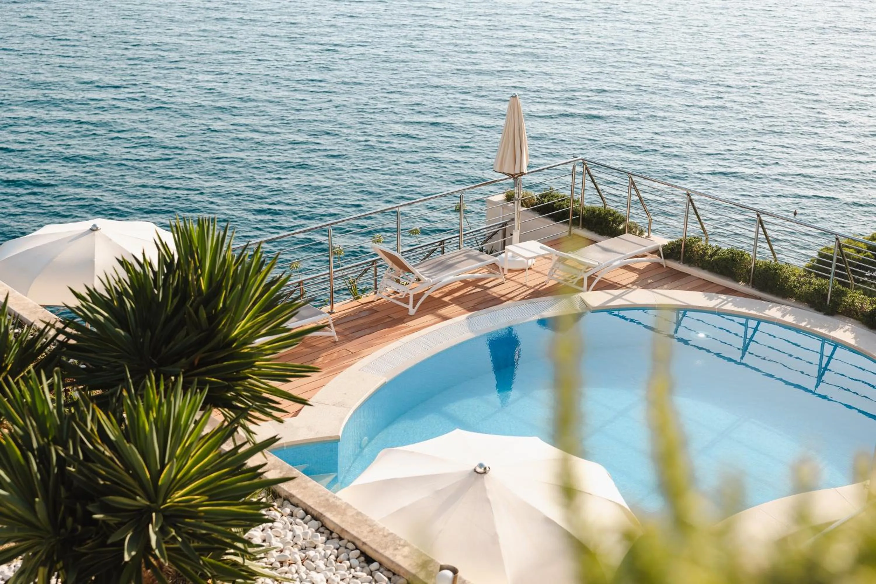 Swimming pool in Hotel More