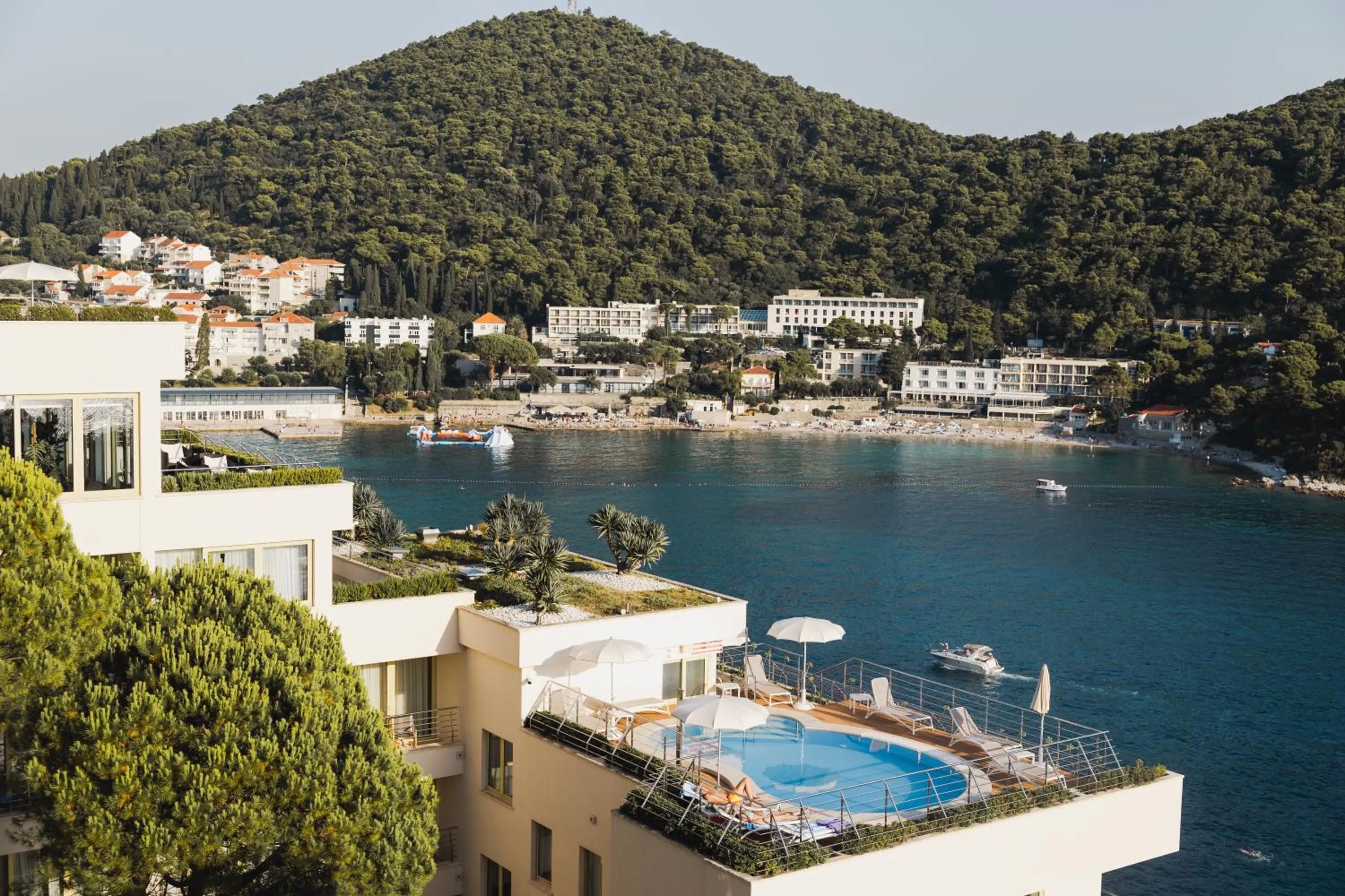 Property building in Hotel More