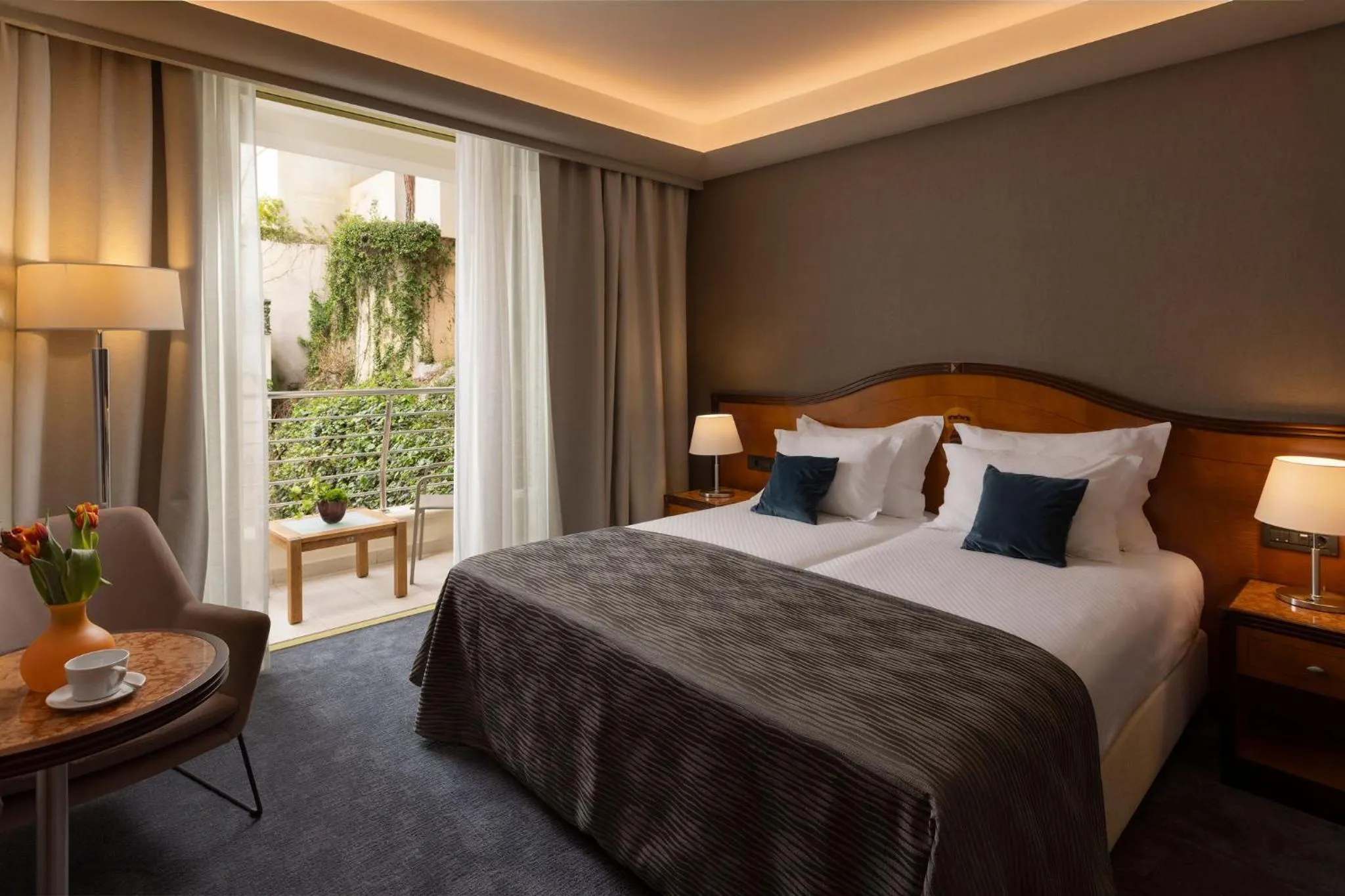 Bedroom, Bed in Hotel More