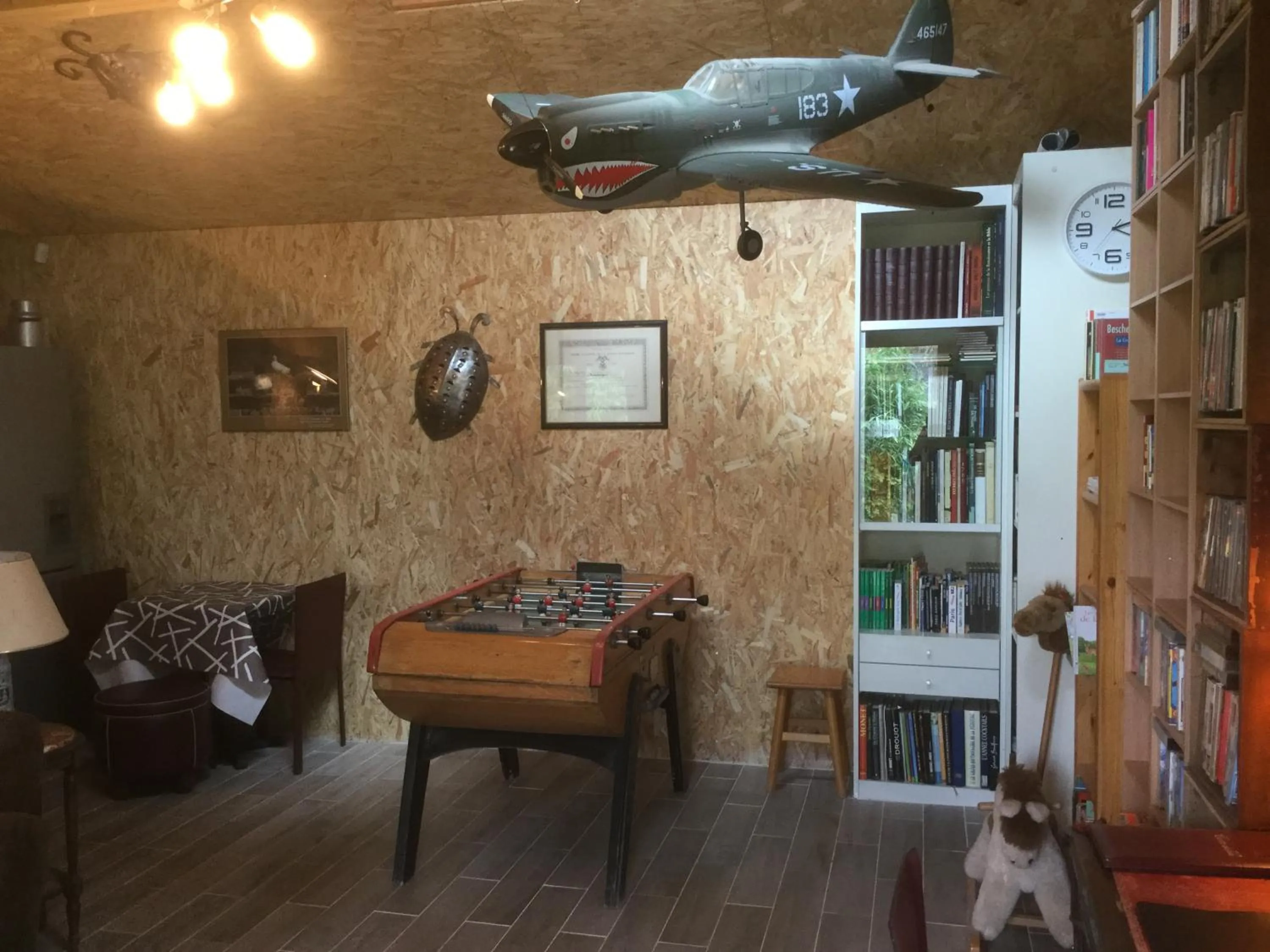 Game Room in Les Crinieres En Brie