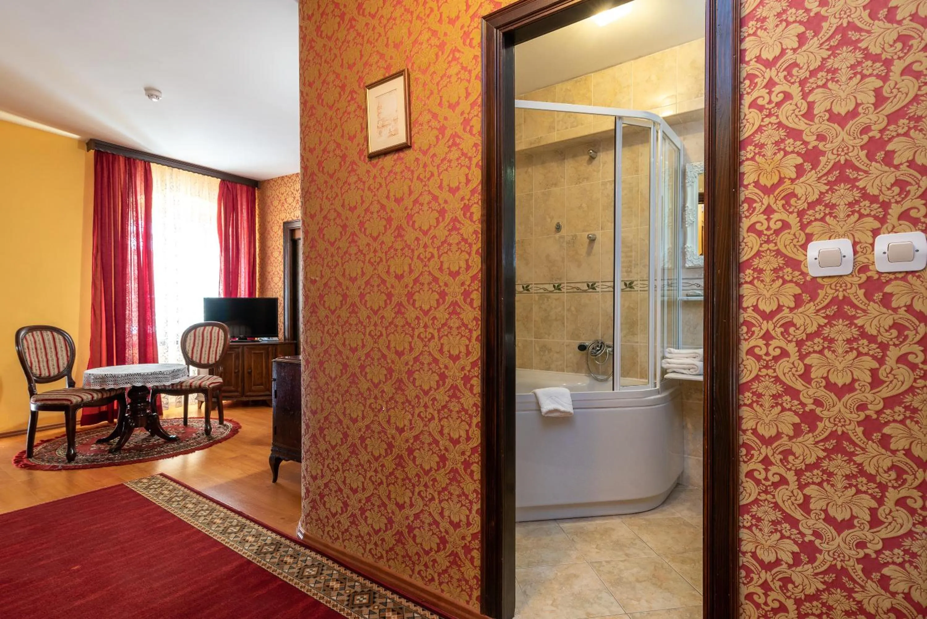 Hot Tub in Heritage Hotel Pasike