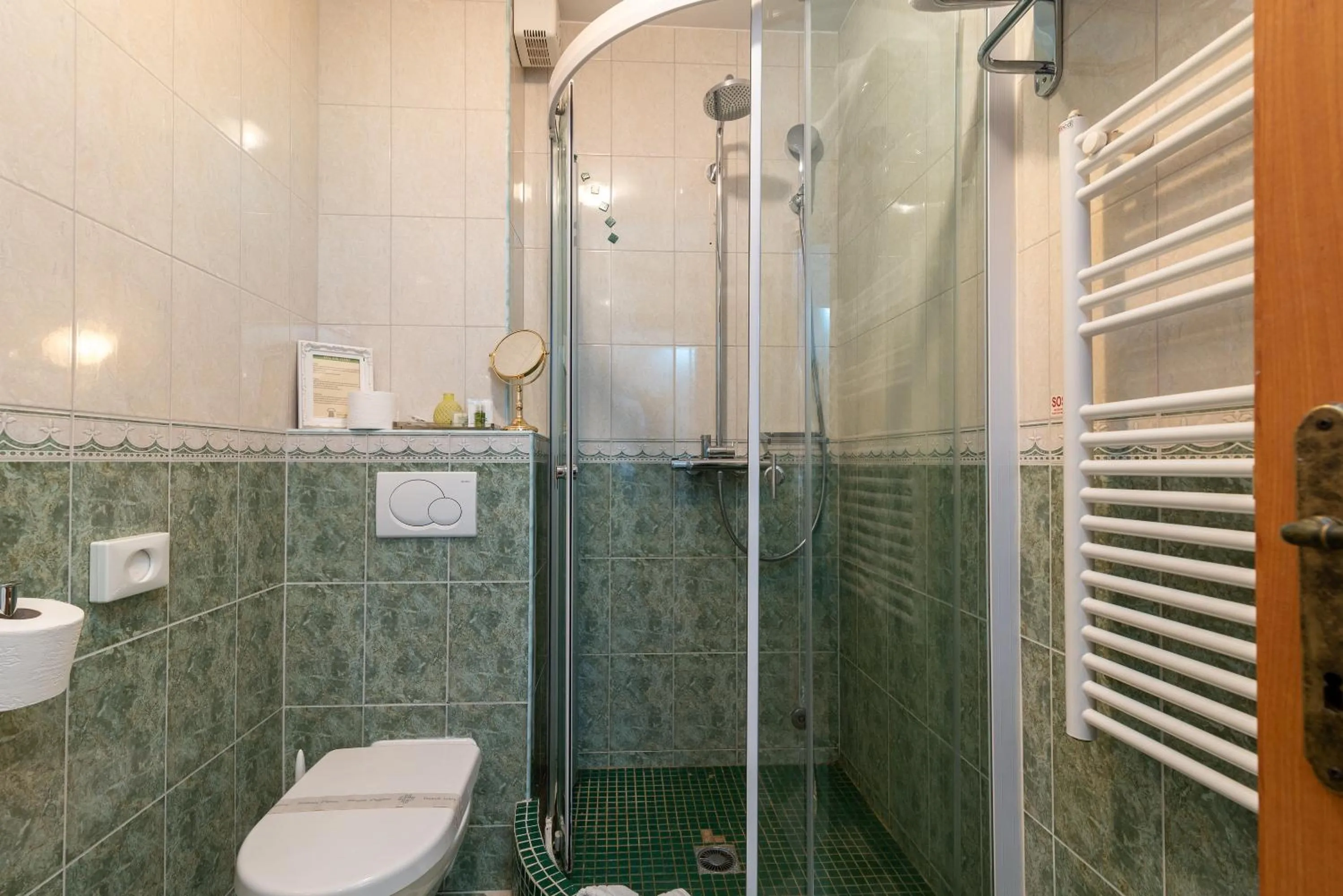 Shower in Heritage Hotel Pasike