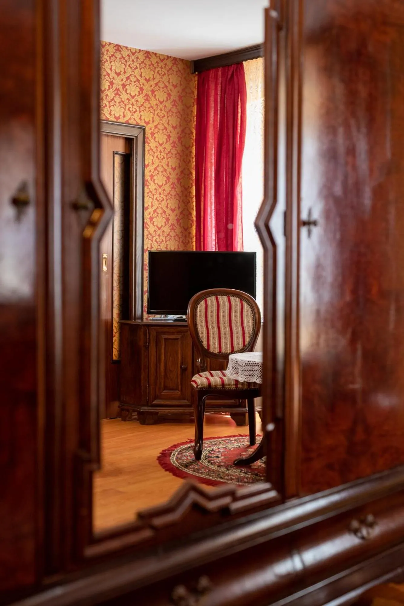 TV and multimedia in Heritage Hotel Pasike