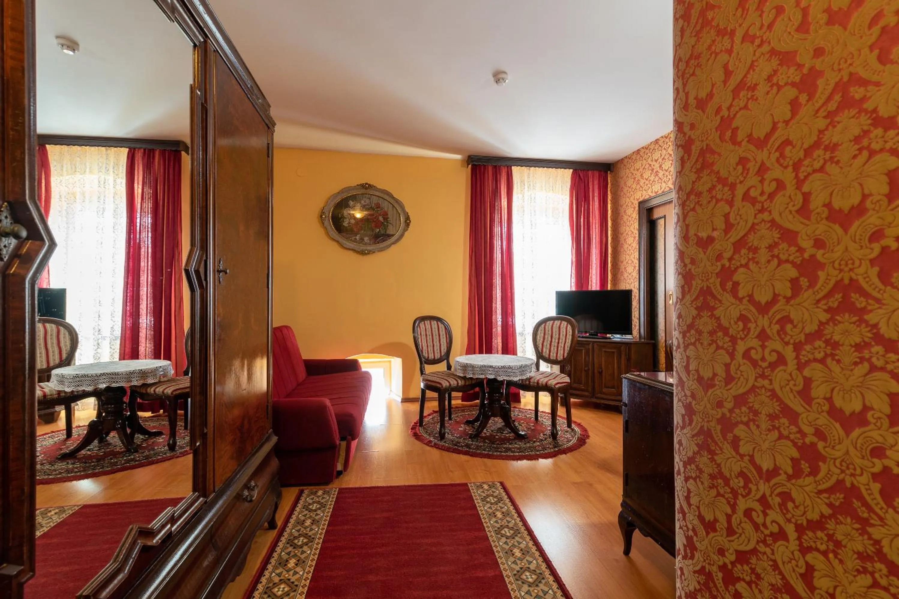 TV and multimedia in Heritage Hotel Pasike