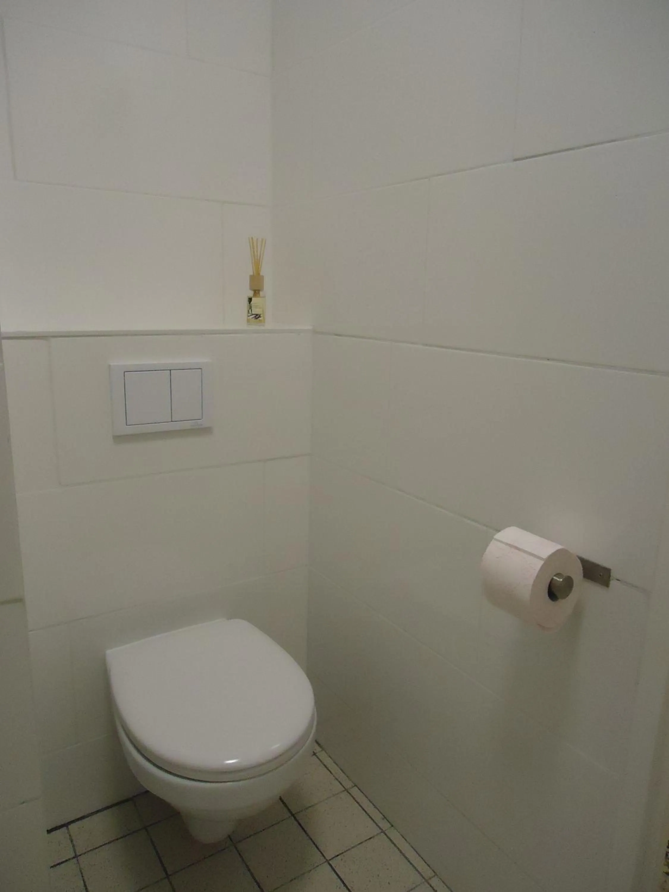 Photo of the whole room in B&B Sloterpark