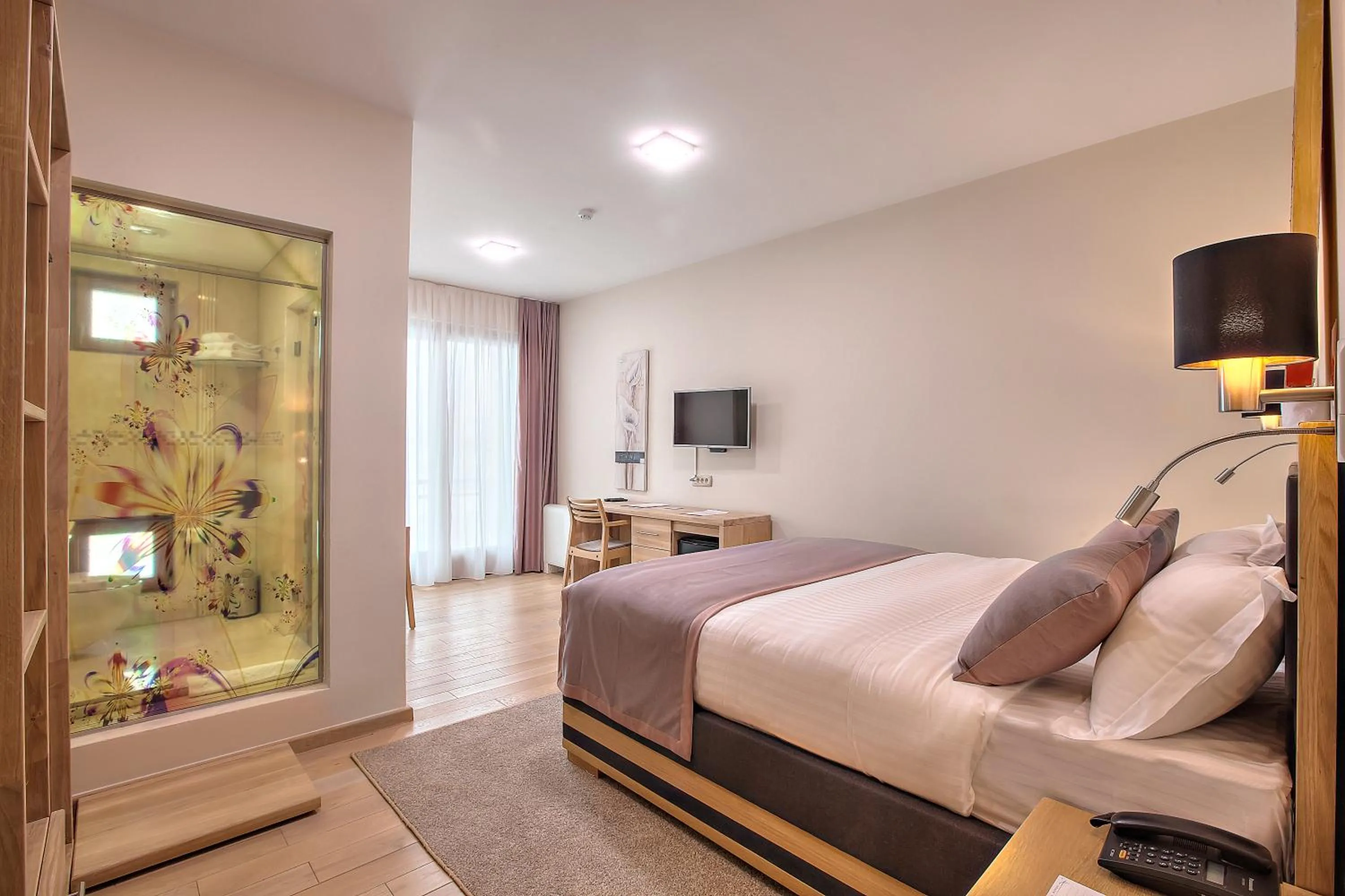 Toilet, Bed in Hotel Aziza