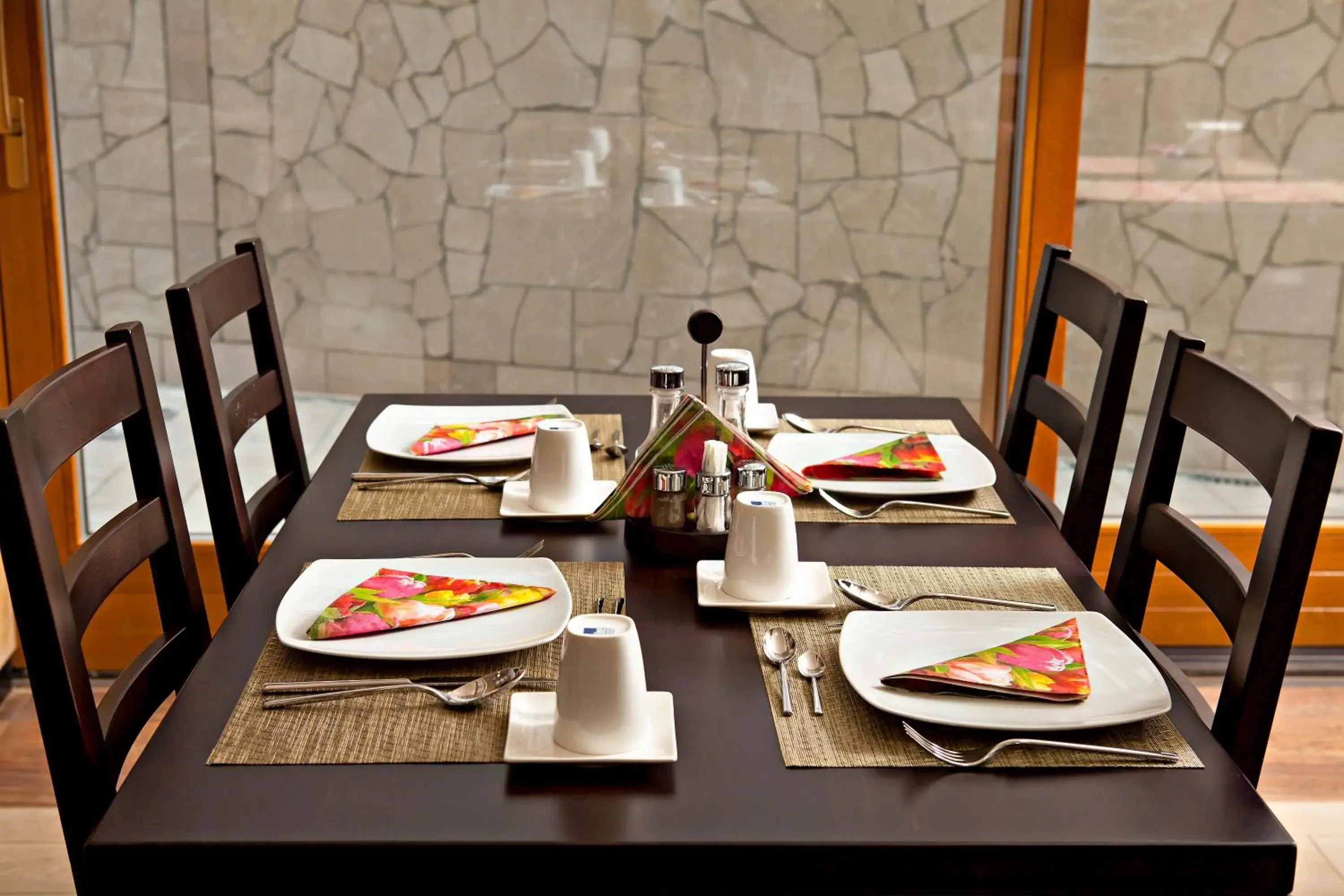 Restaurant/places to eat in Hotel Aziza Restaurant/places to eat in Hotel Aziza