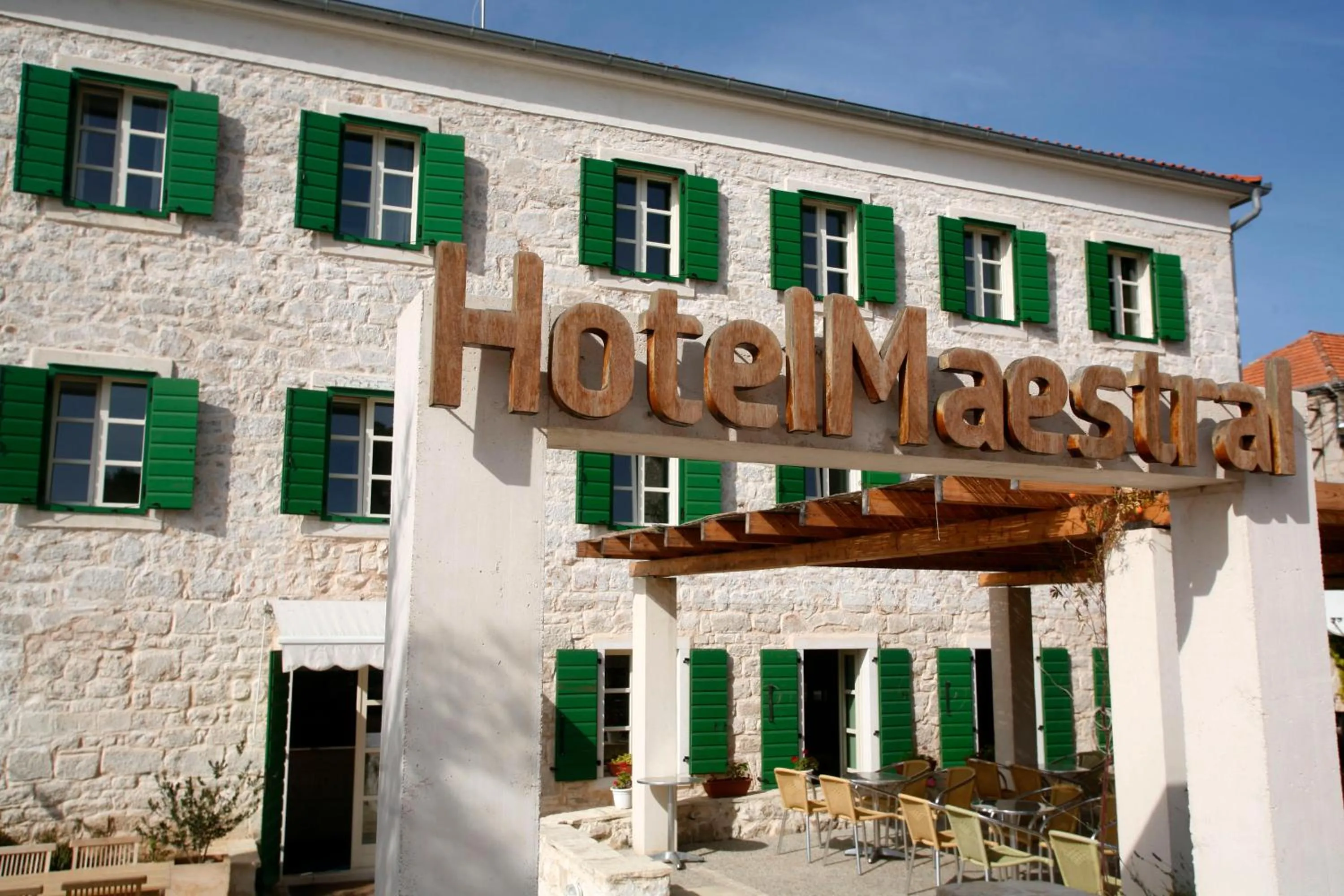 Facade/entrance in Hotel Maestral