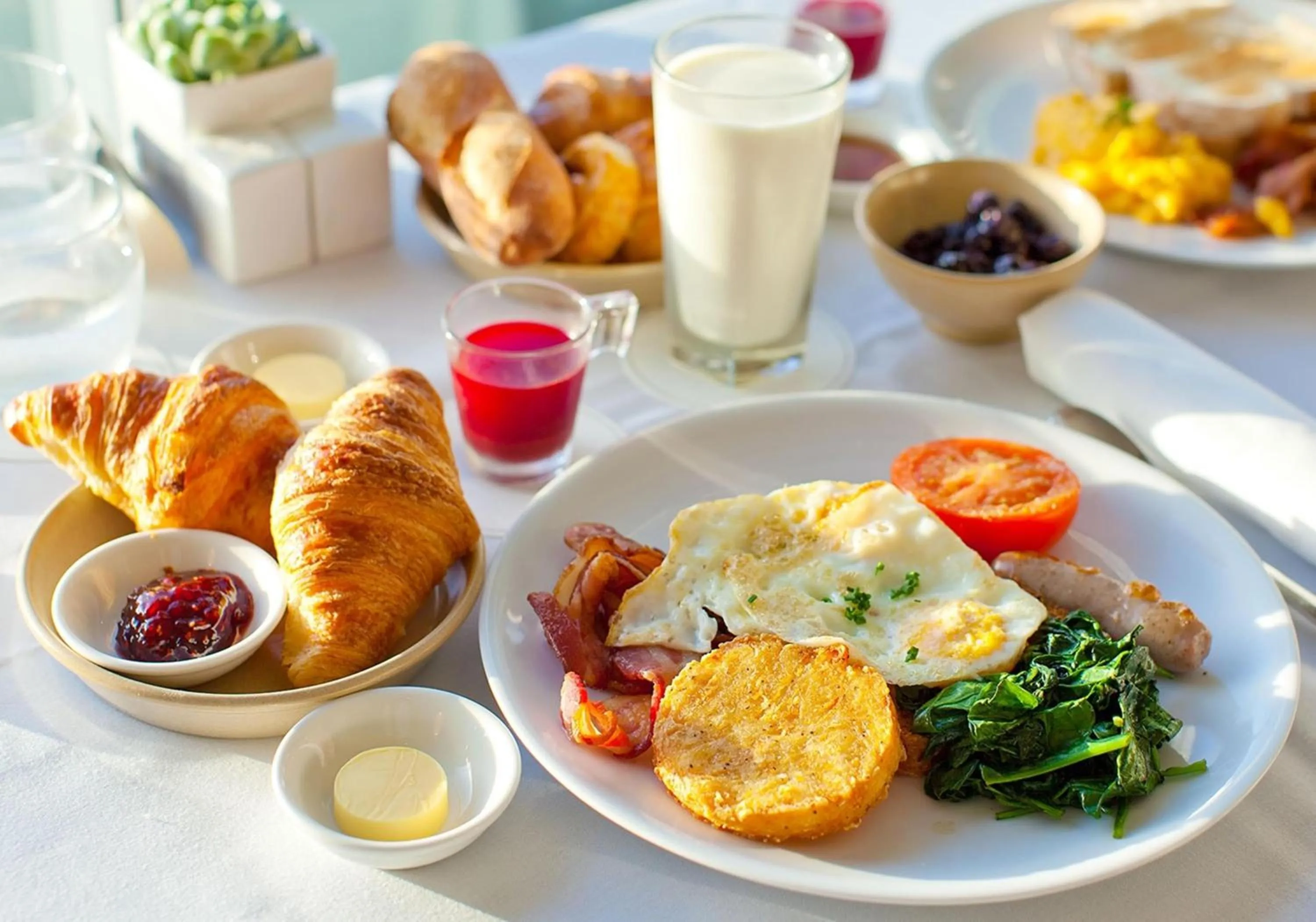 Dining area in Hilton Antwerp Old Town