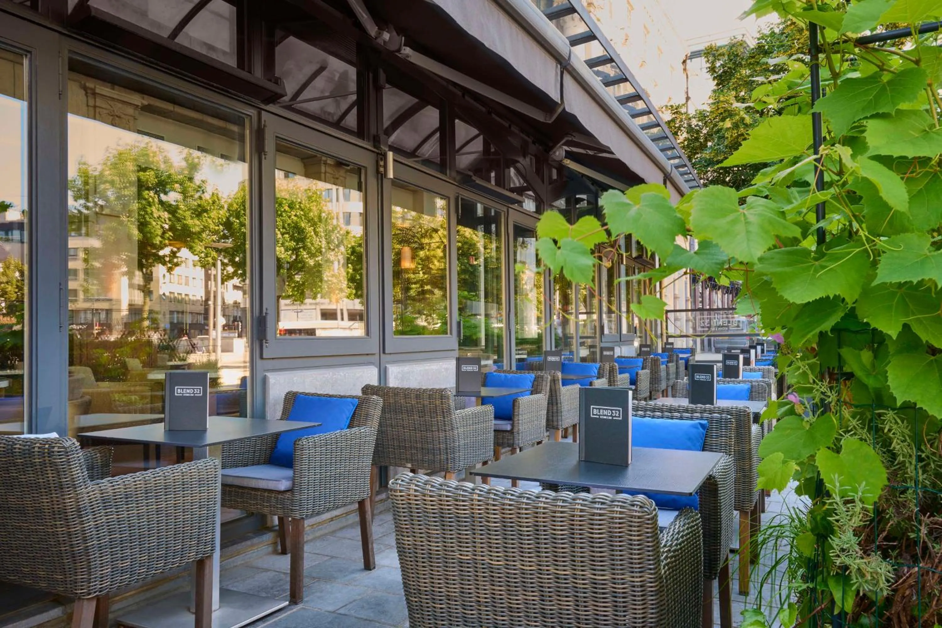 Lounge or bar in Hilton Antwerp Old Town