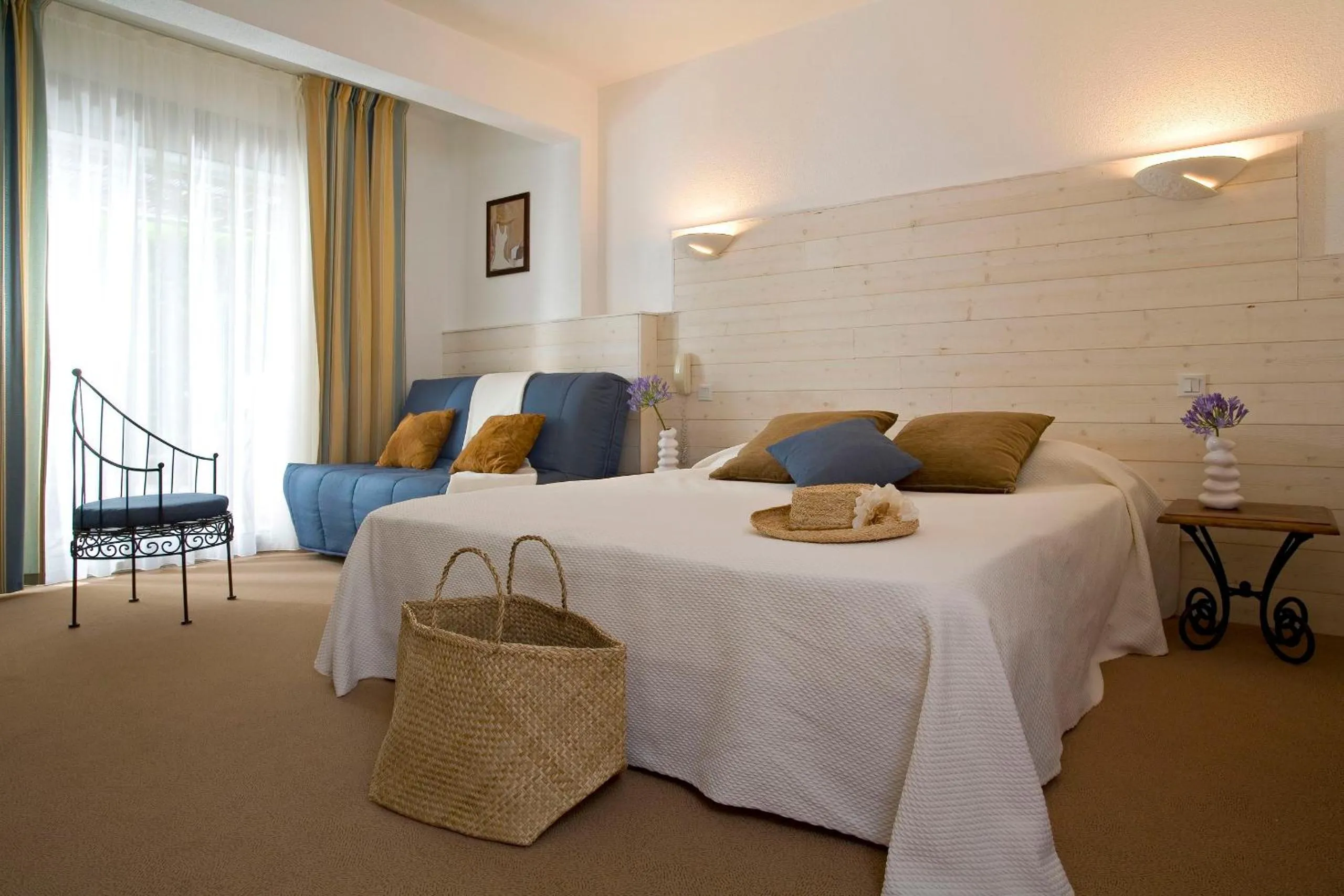 Premium Double Room with Sofa (2 Adults + 2 Children) – Terrace and Spa Access Included in Le Cottage - Hotel & Spa