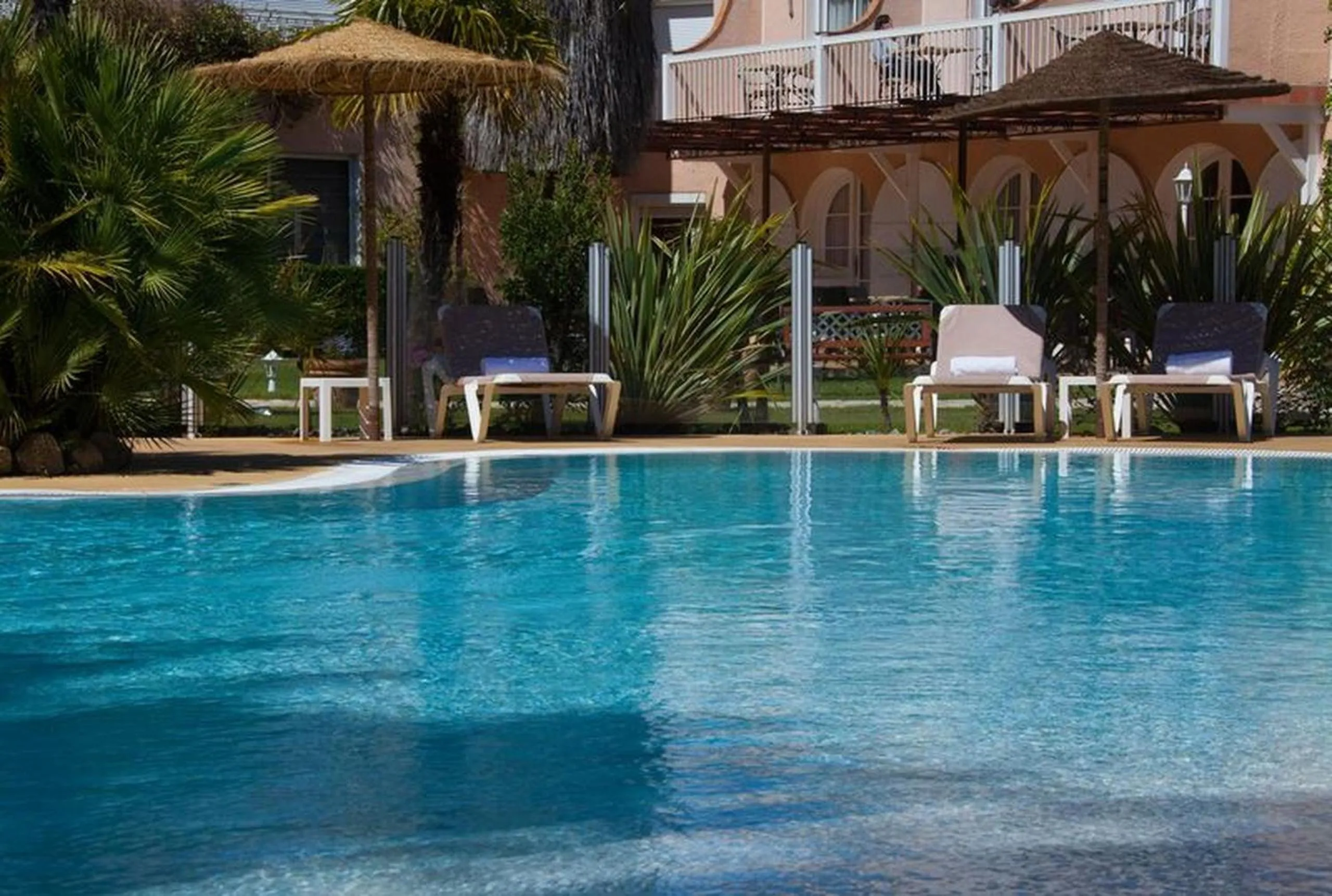 Swimming pool in Le Cottage - Hotel & Spa