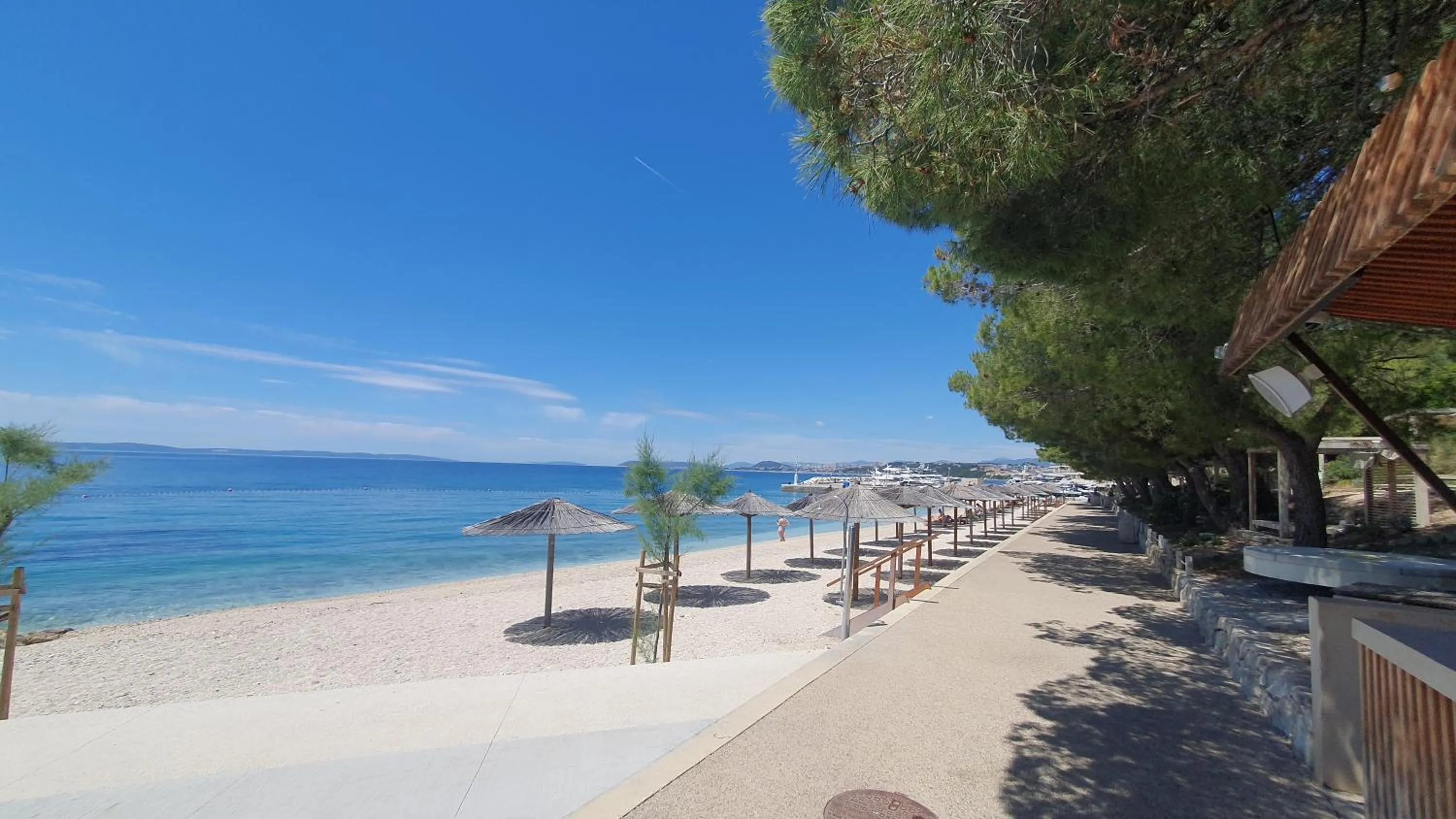 Beach in SmartStay Johnny