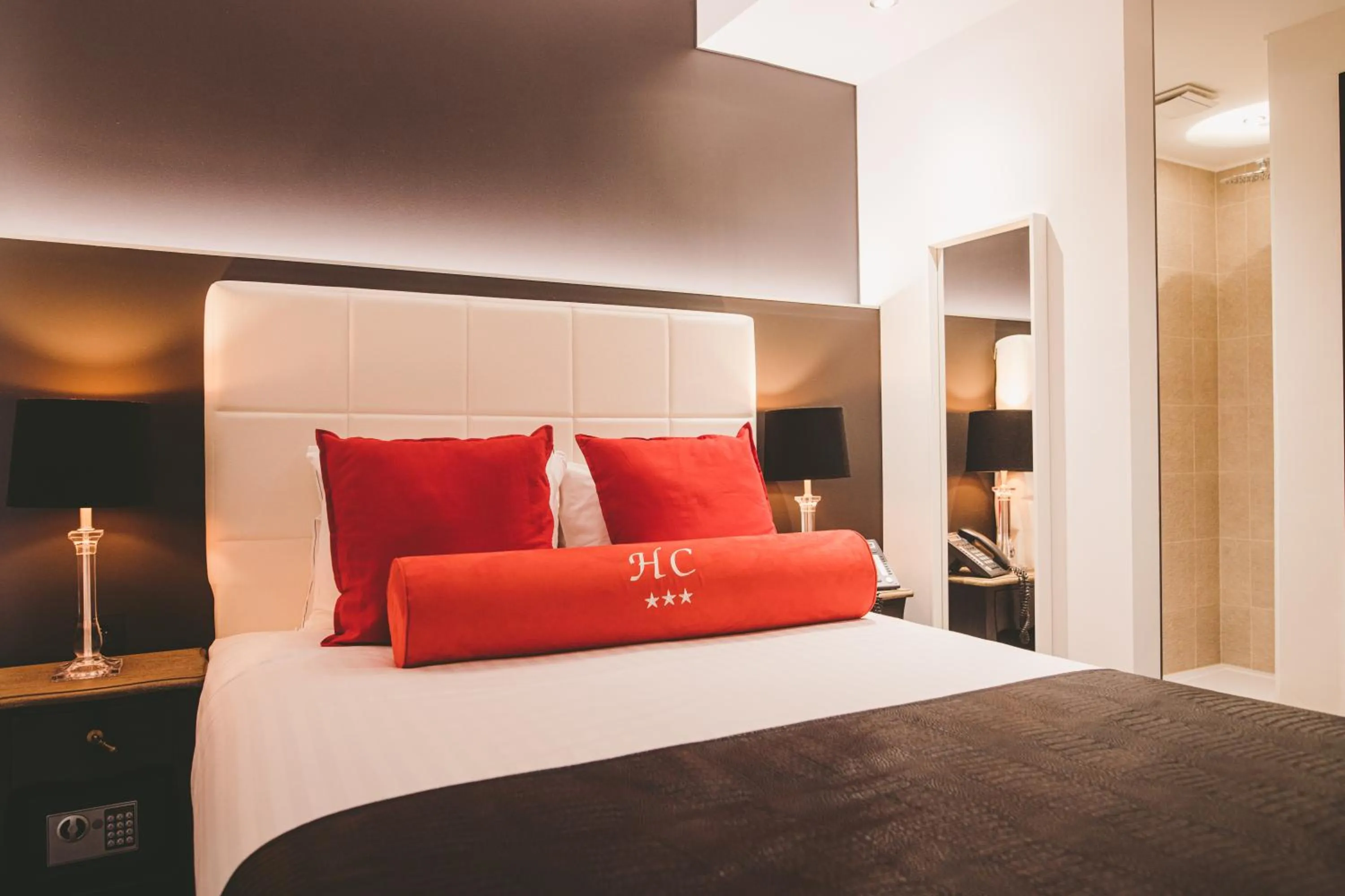 Bed in Hôtel Hors-Château - Liège Centre Historique