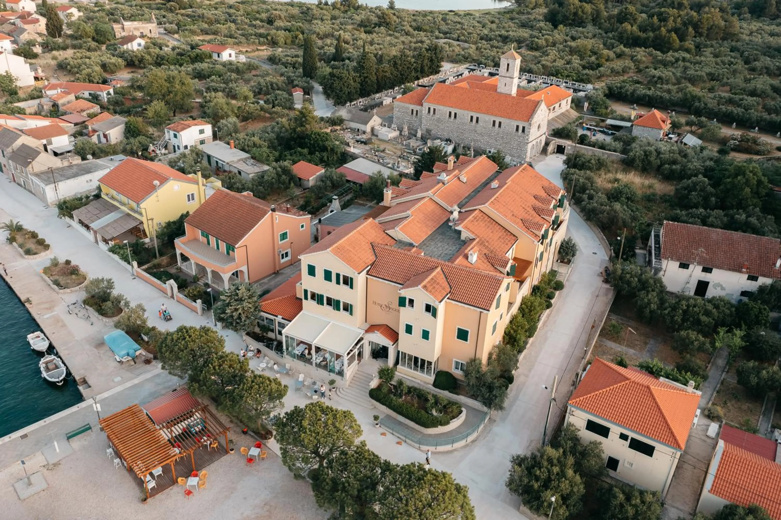 Neighbourhood in Hotel Spongiola