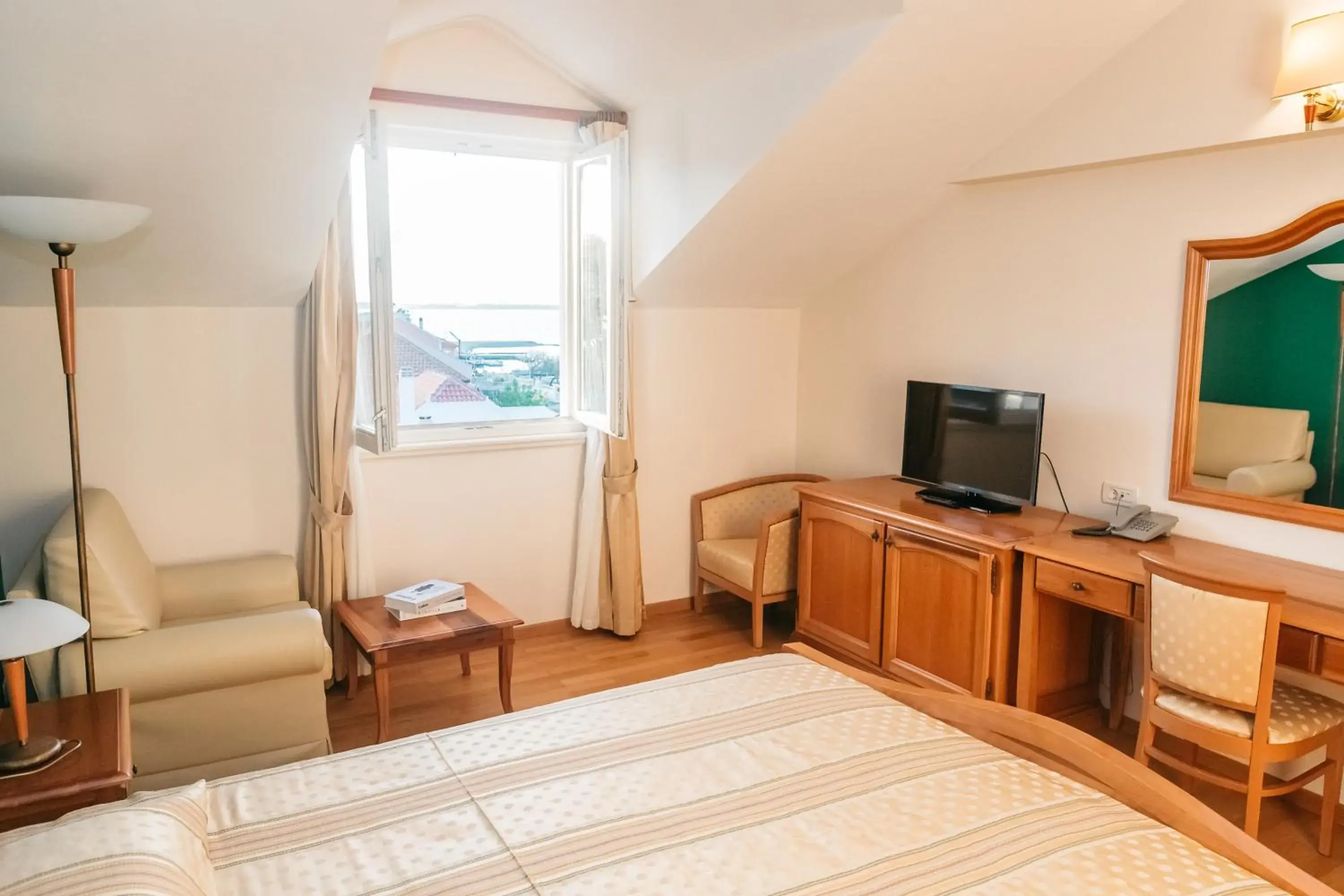 TV and multimedia, Bed in Hotel Spongiola TV and multimedia, Bed in Hotel Spongiola