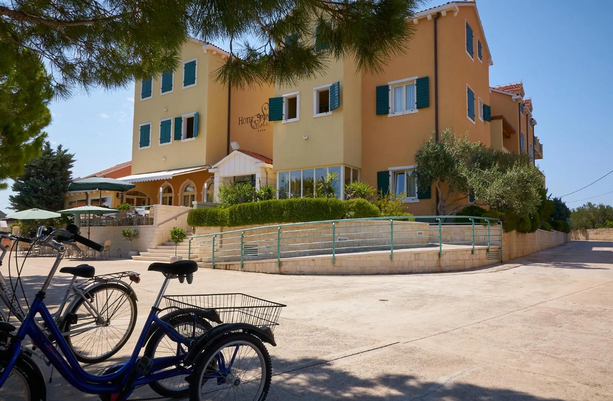 Property building in Hotel Spongiola