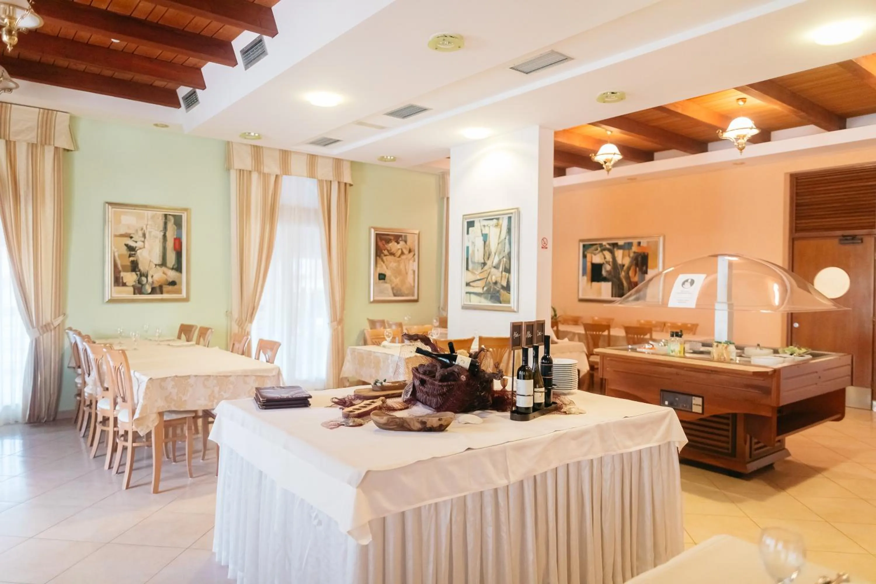 Restaurant/places to eat in Hotel Spongiola