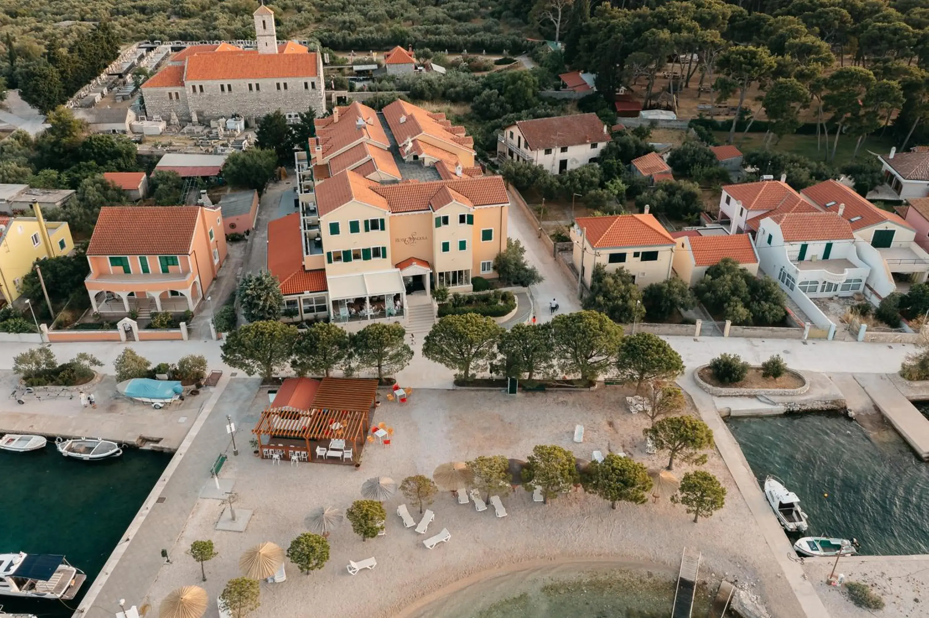 Property building in Hotel Spongiola Property building in Hotel Spongiola