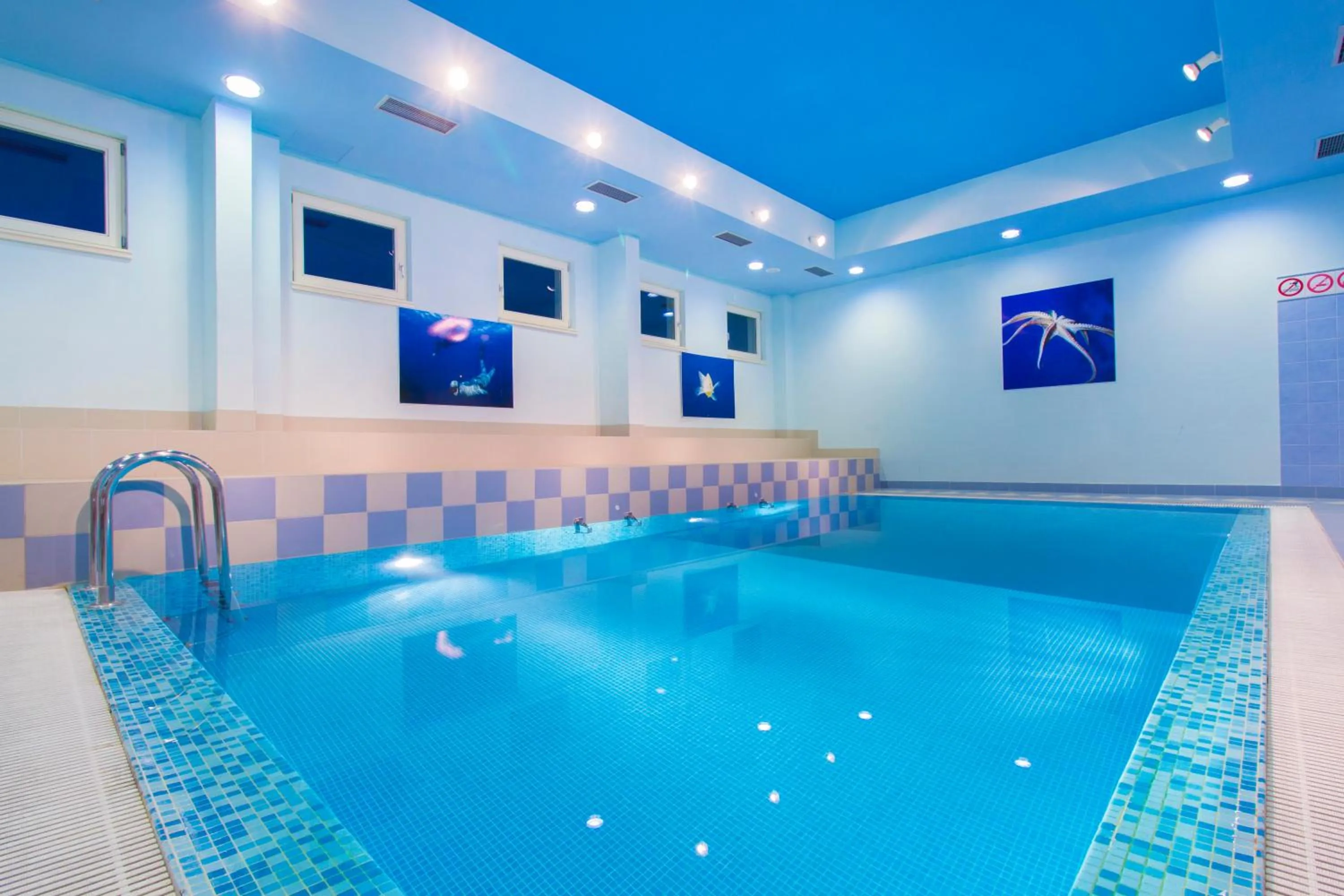 Swimming pool in Hotel Spongiola