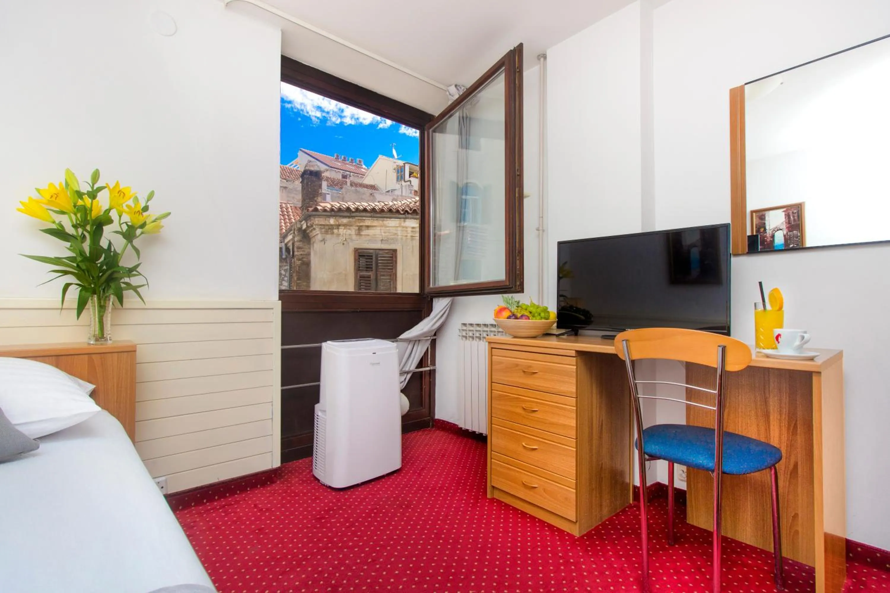 City view, Bed in Hotel Jadran Šibenik