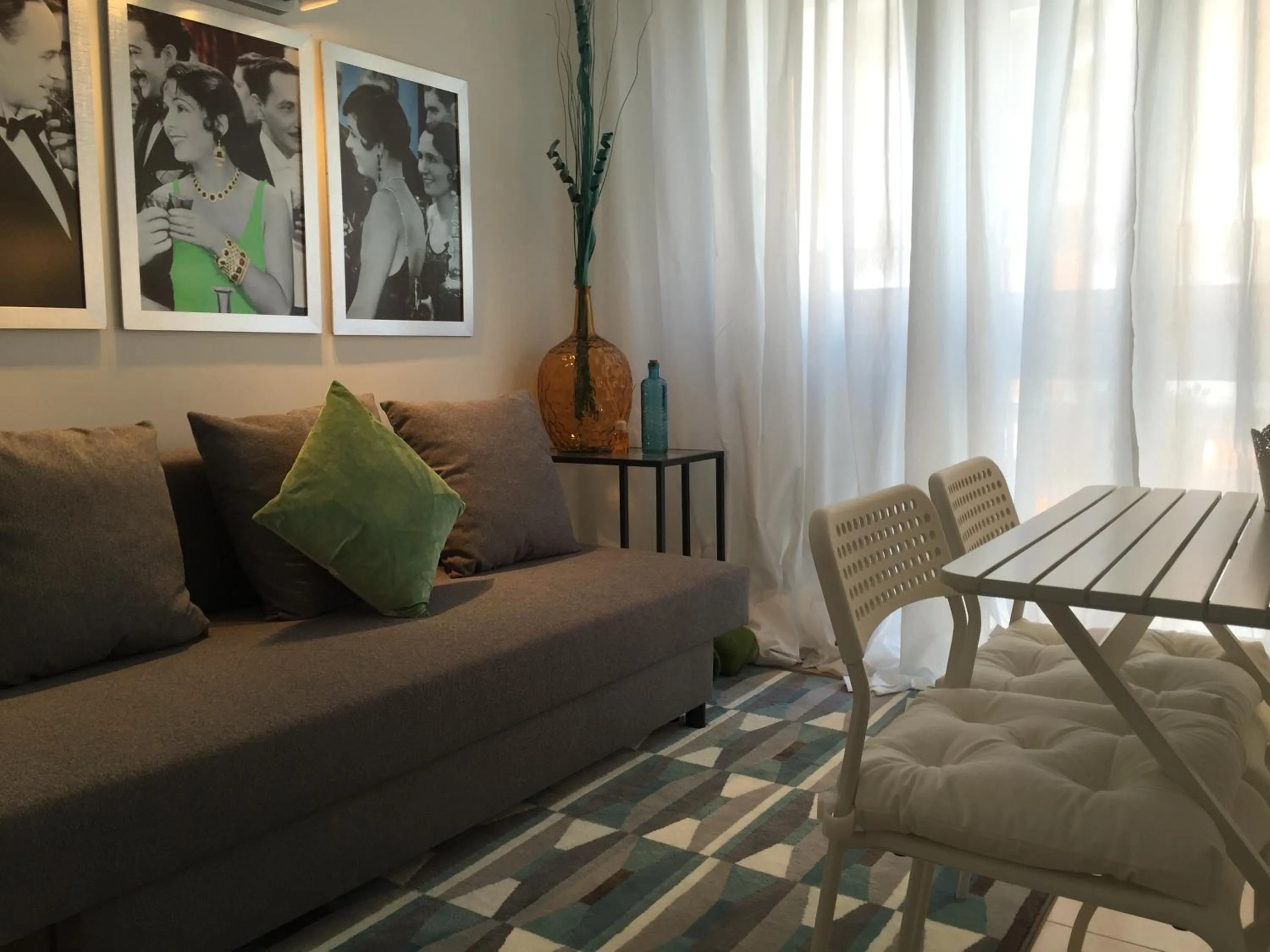 Communal lounge/ TV room in Apartamento Da Lapa