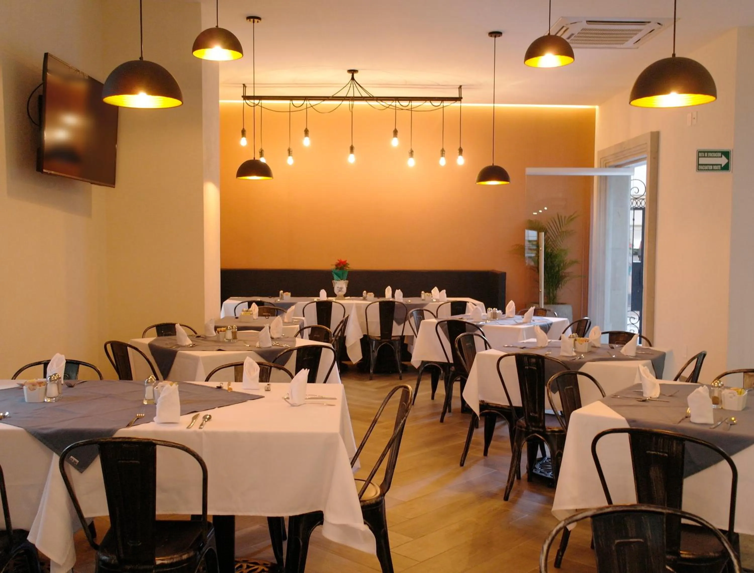 Restaurant/places to eat in Hotel Real Maestranza