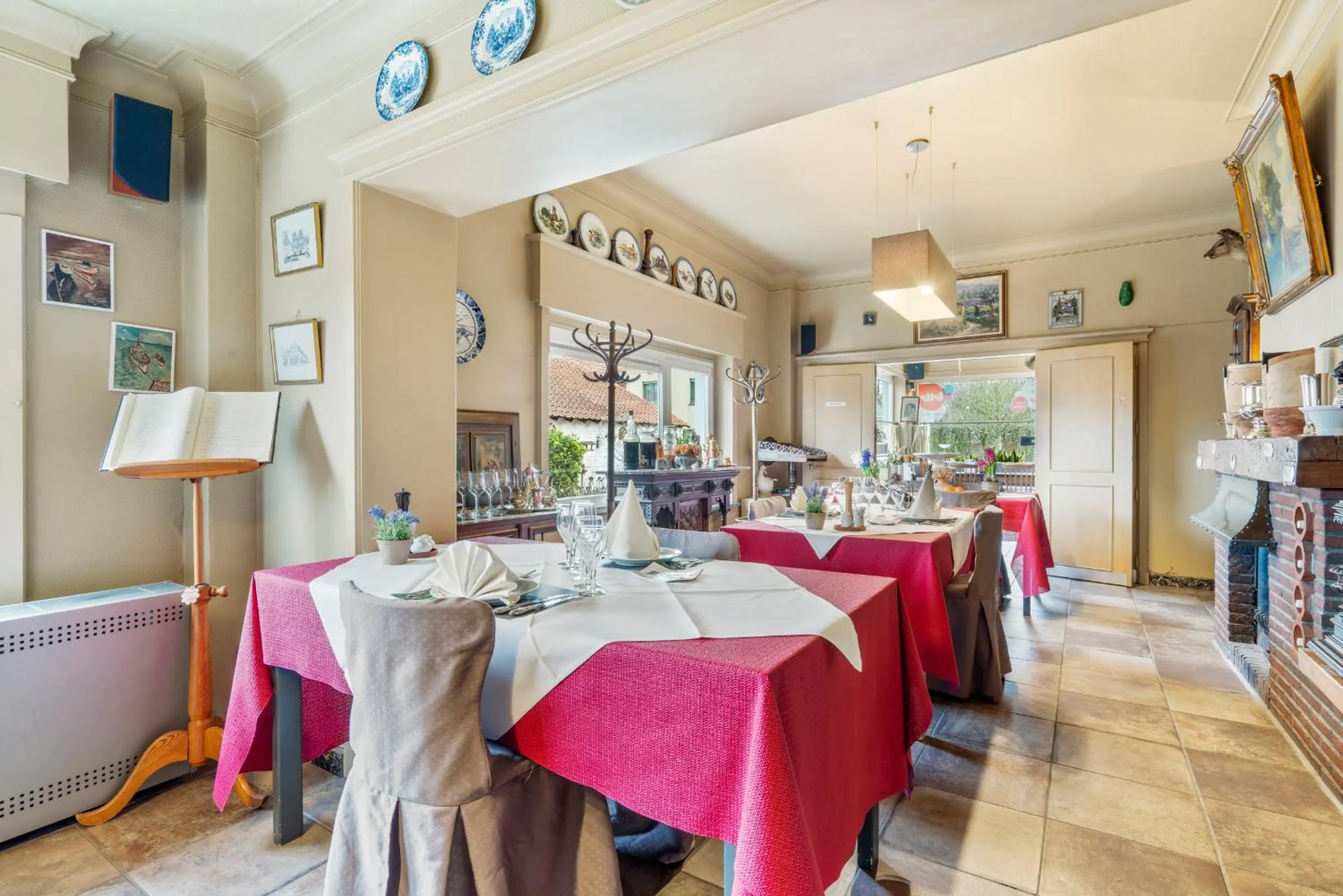 Restaurant/places to eat in Elckerlyck Inn Hotel