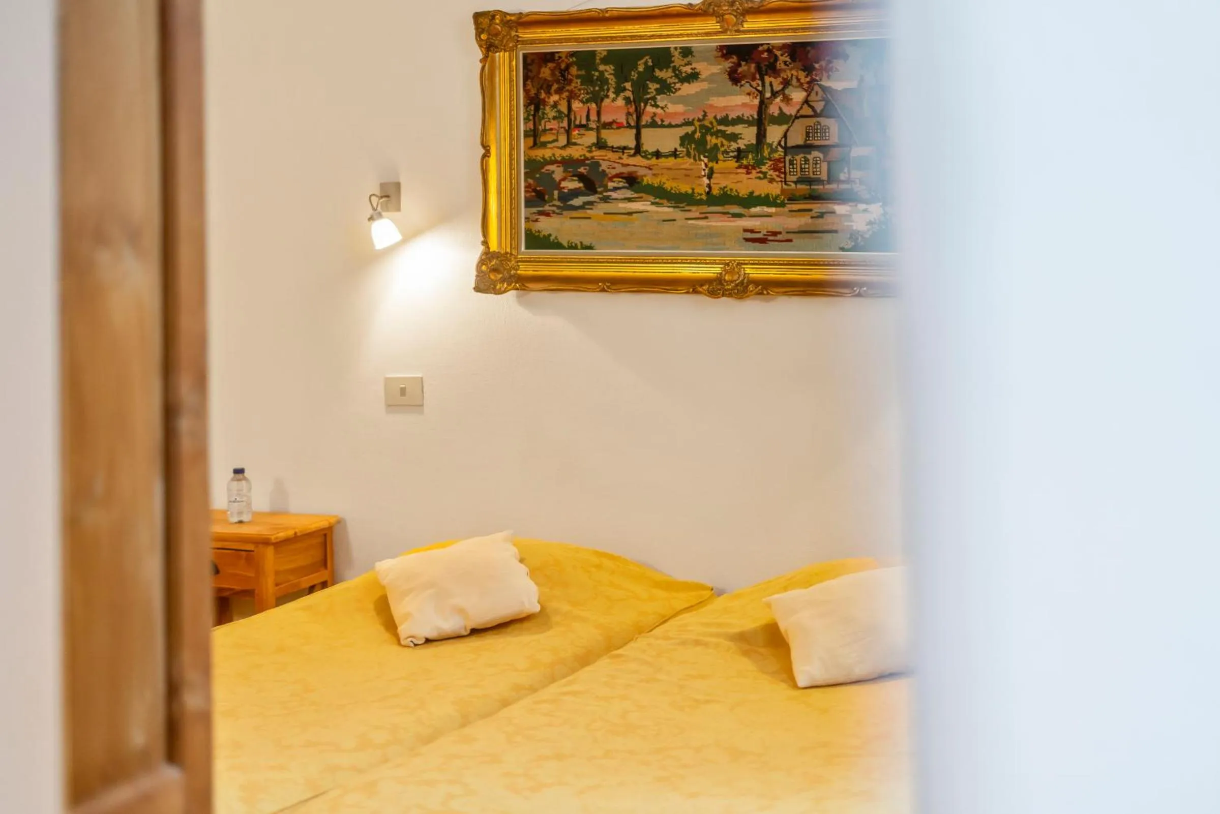 Bed in Elckerlyck Inn Hotel