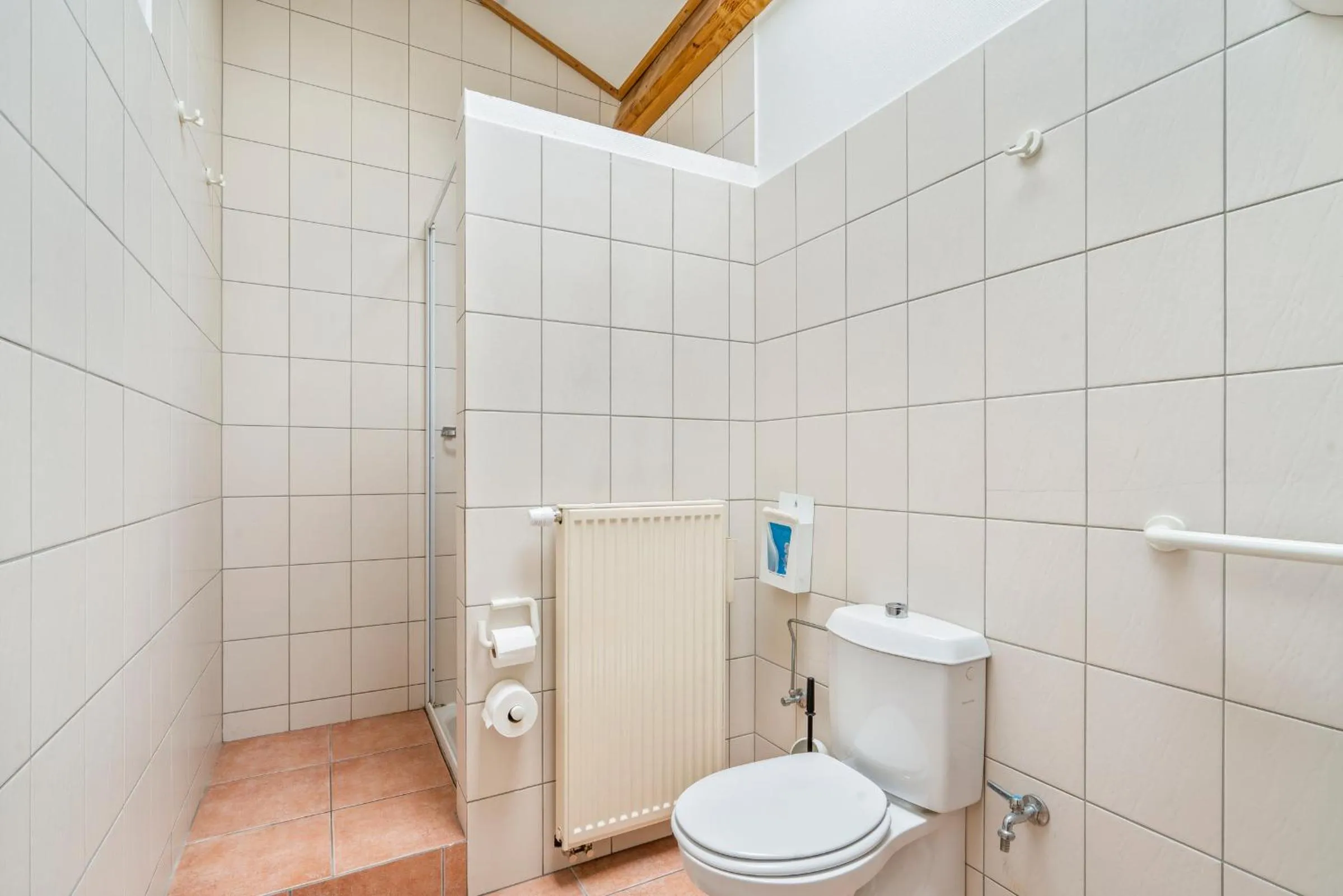 Toilet in Elckerlyck Inn Hotel