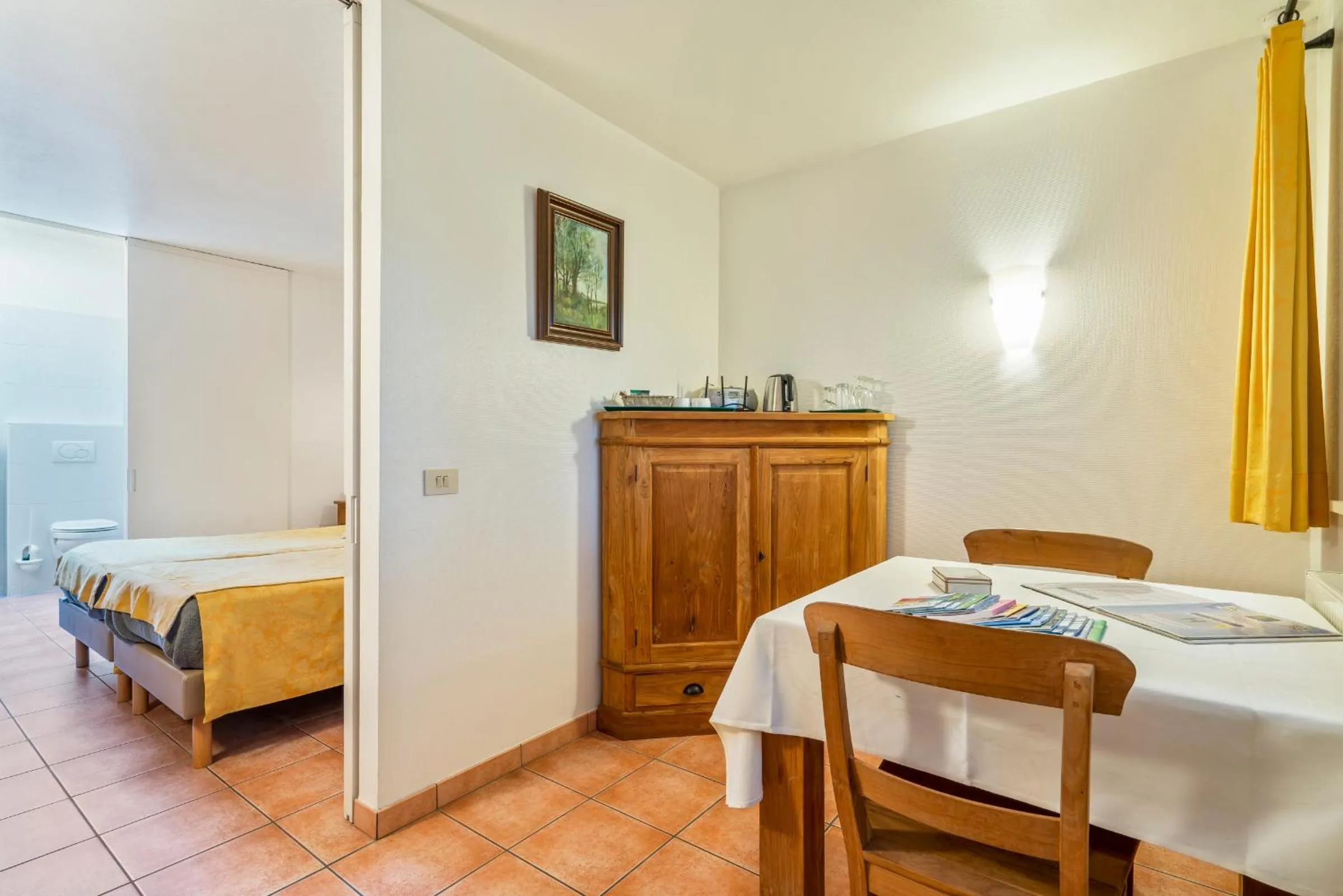 Dining area, Bed in Elckerlyck Inn Hotel