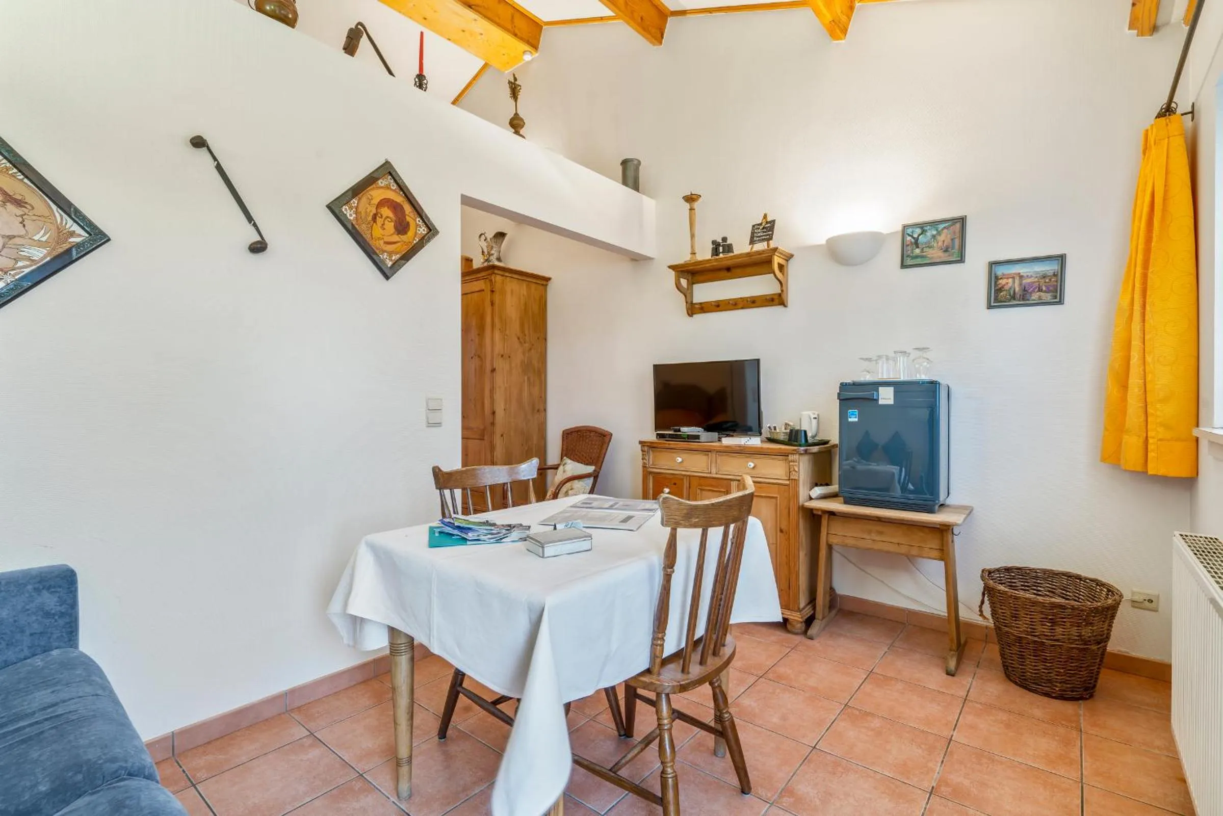 Seating area in Elckerlyck Inn Hotel