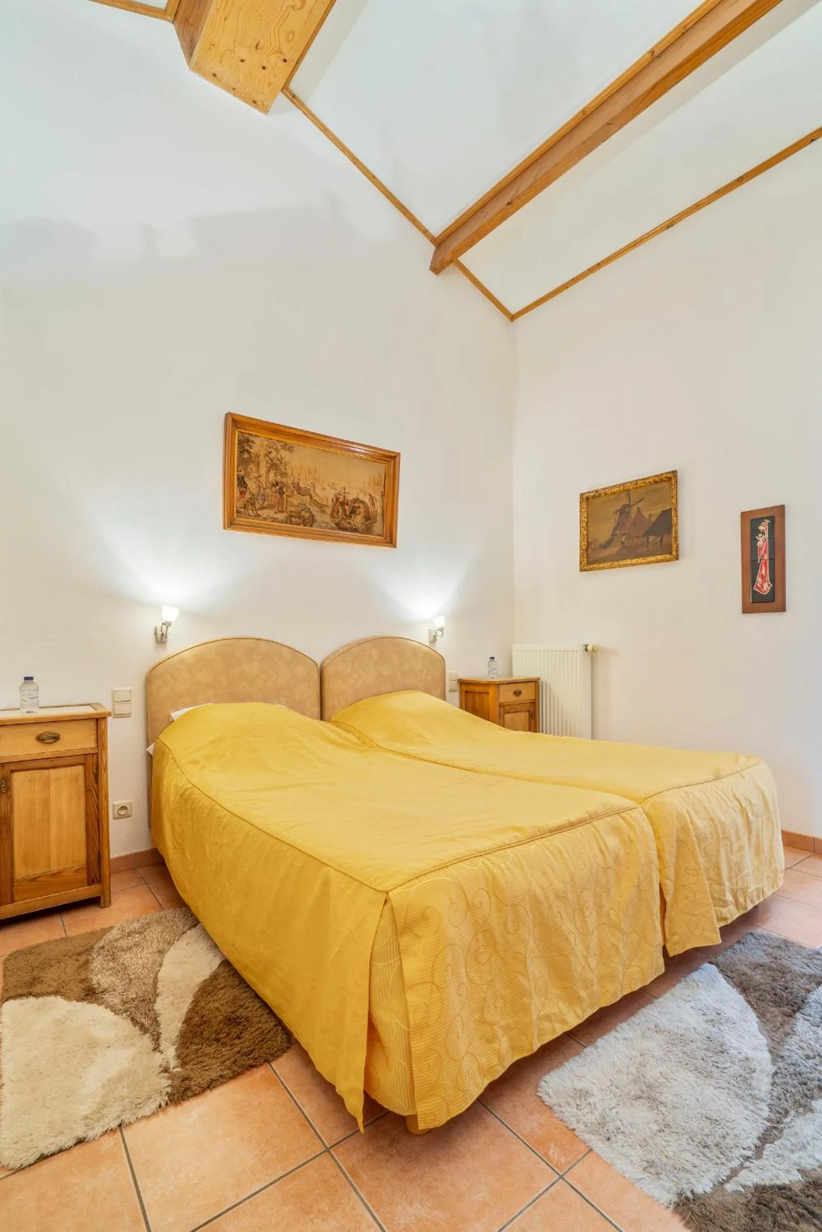 Bed in Elckerlyck Inn Hotel