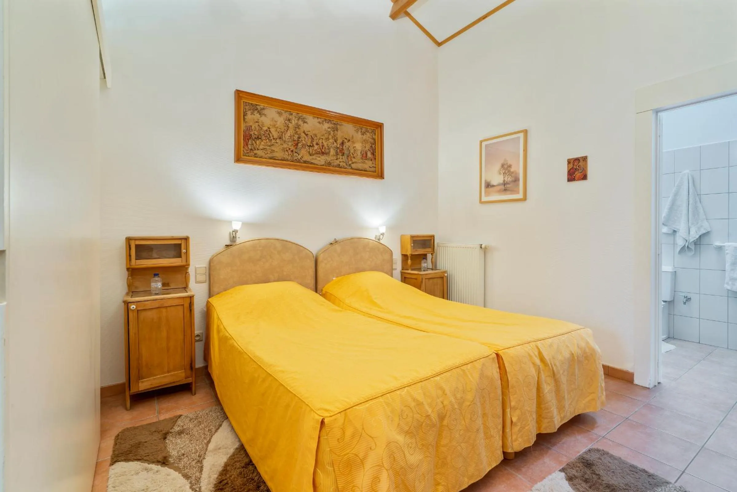 Bed in Elckerlyck Inn Hotel