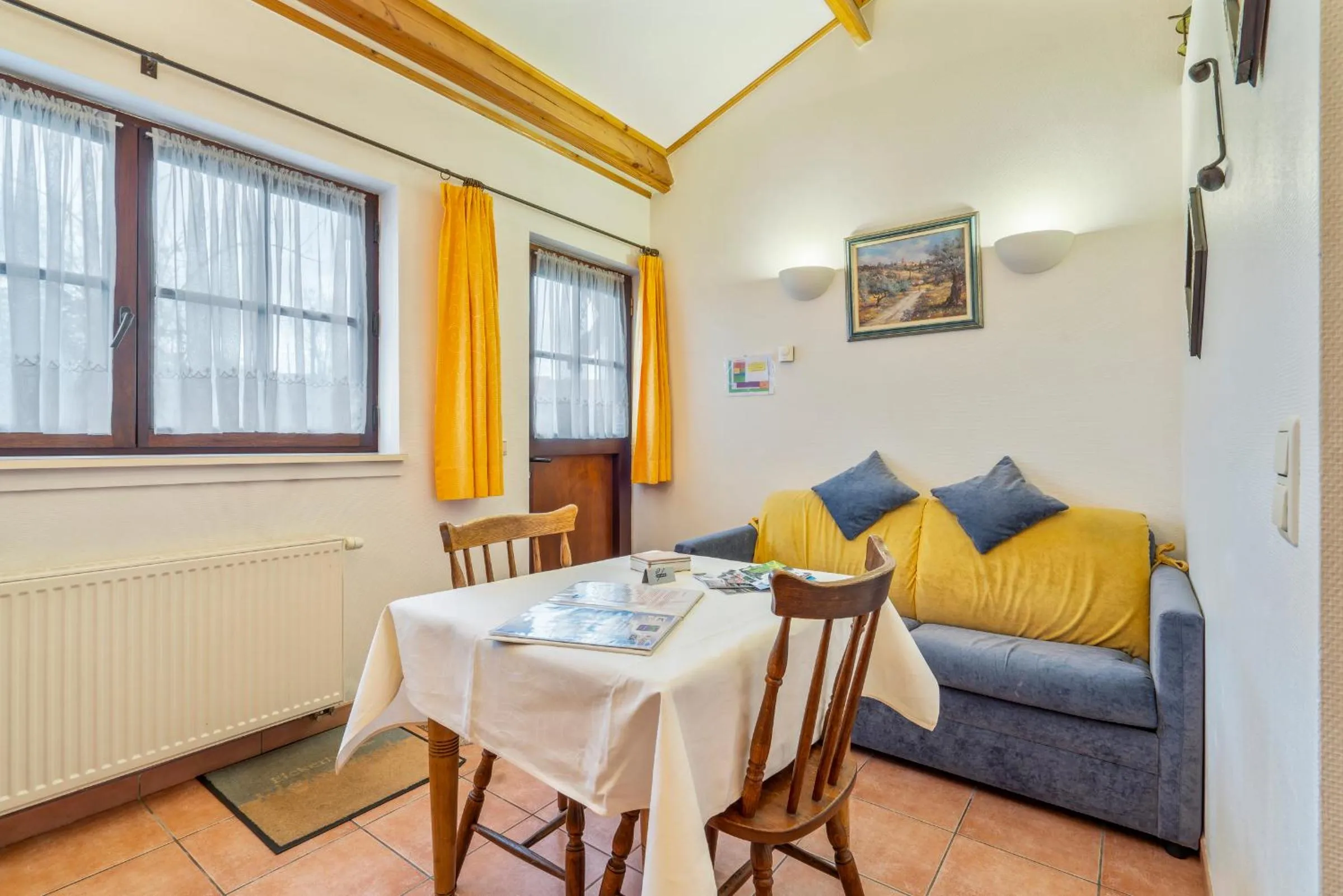 Seating area in Elckerlyck Inn Hotel