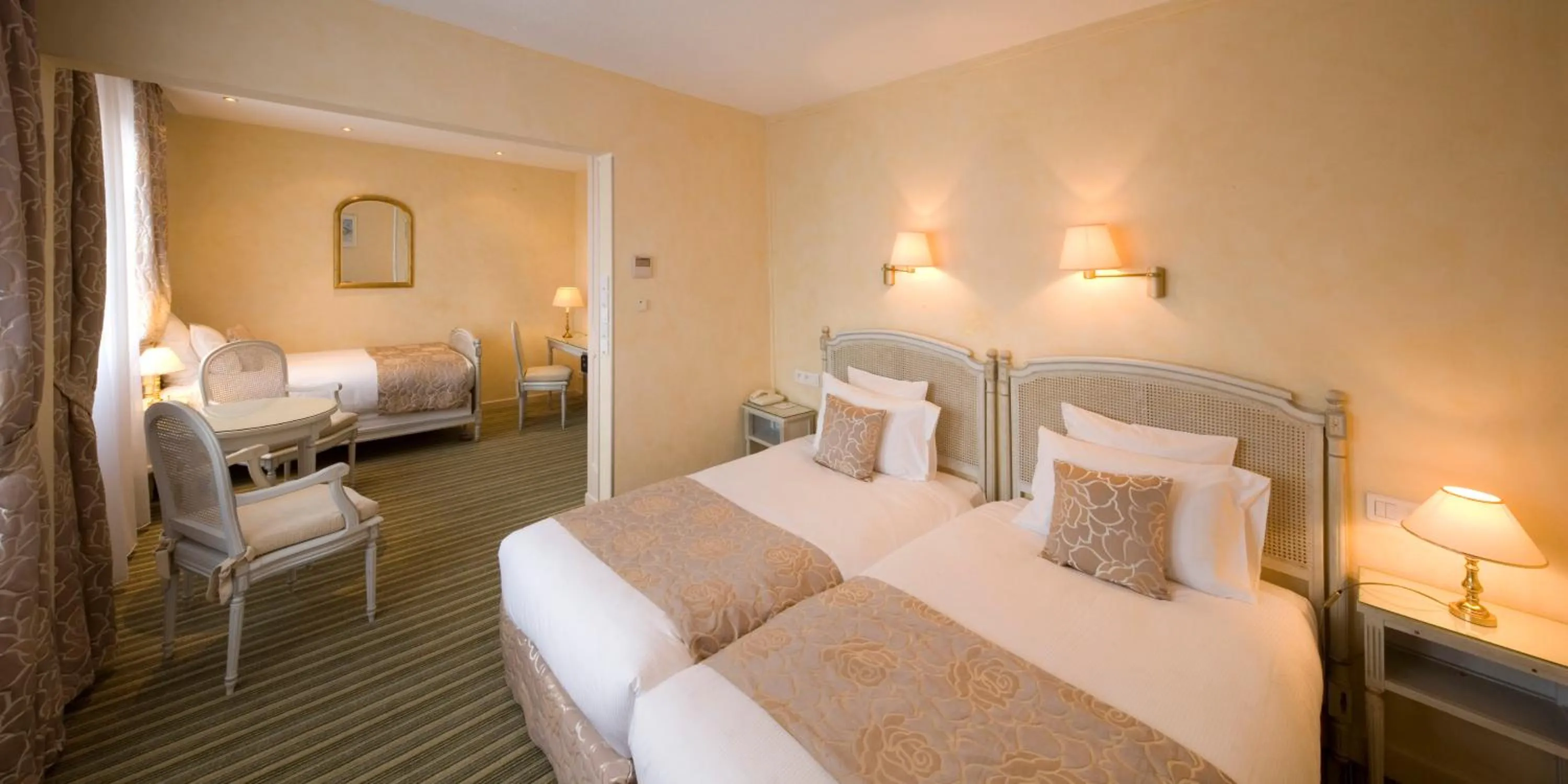 Photo of the whole room, Bed in Grand Hôtel Bristol