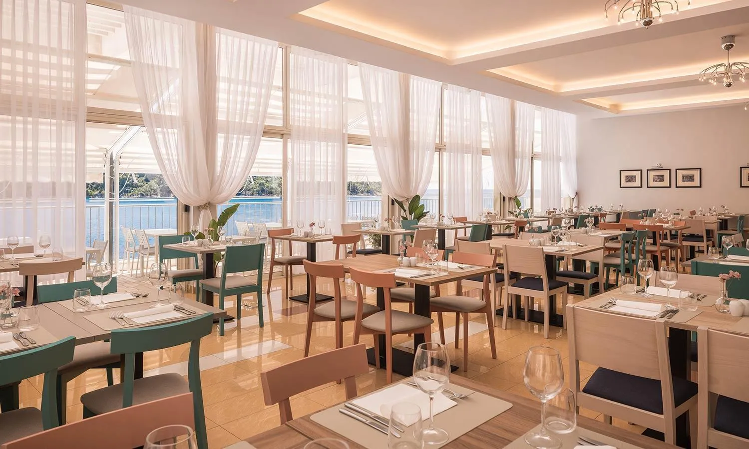 Restaurant/places to eat in Aminess Younique Lume Hotel