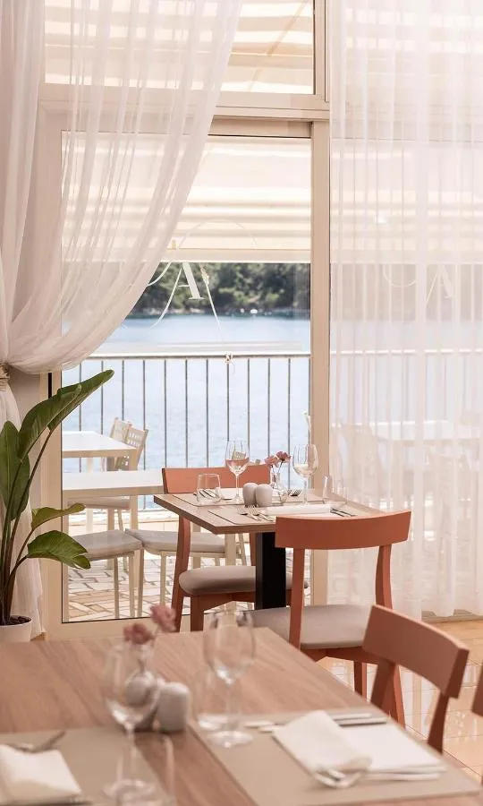 Restaurant/places to eat in Aminess Younique Lume Hotel