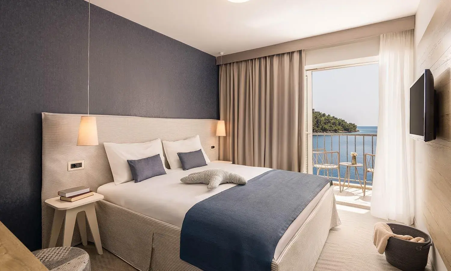 TV and multimedia, Bed in Aminess Lume Hotel TV and multimedia, Bed in Aminess Lume Hotel