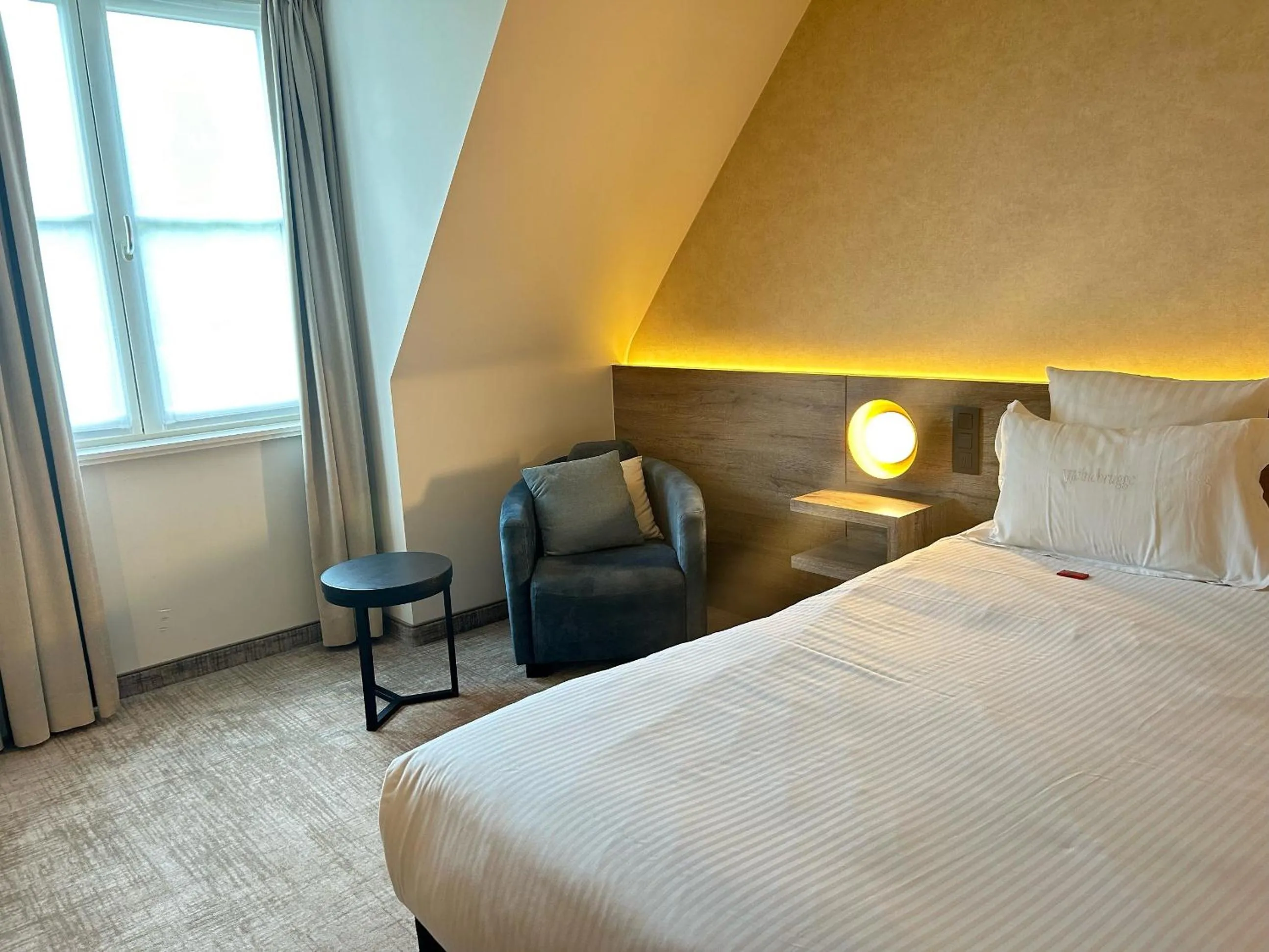 Bed in Hotel Restaurant Weinebrugge