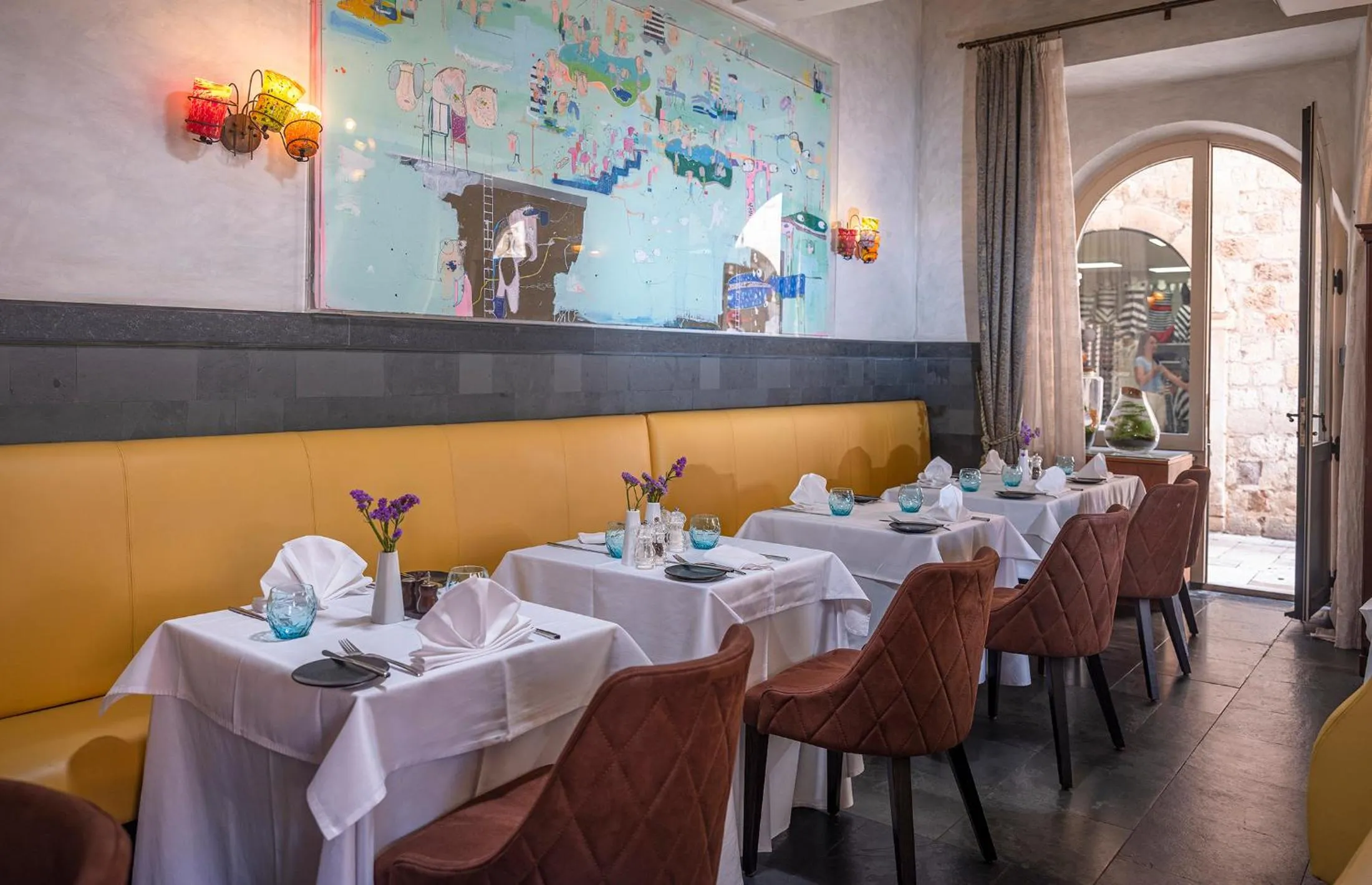 Restaurant/places to eat in The Pucic Palace