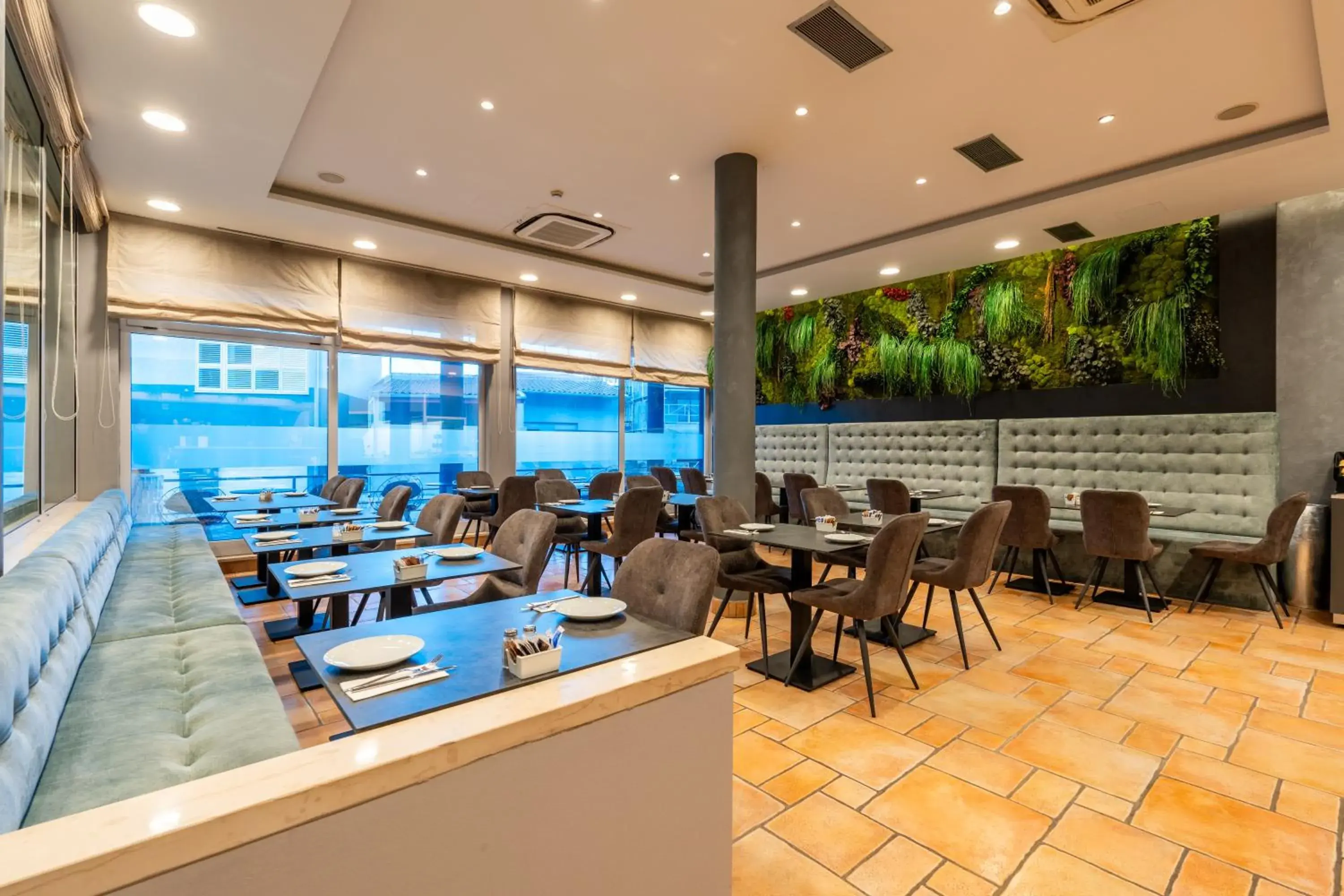 Restaurant/places to eat in Berkeley Hotel Restaurant/places to eat in Berkeley Hotel