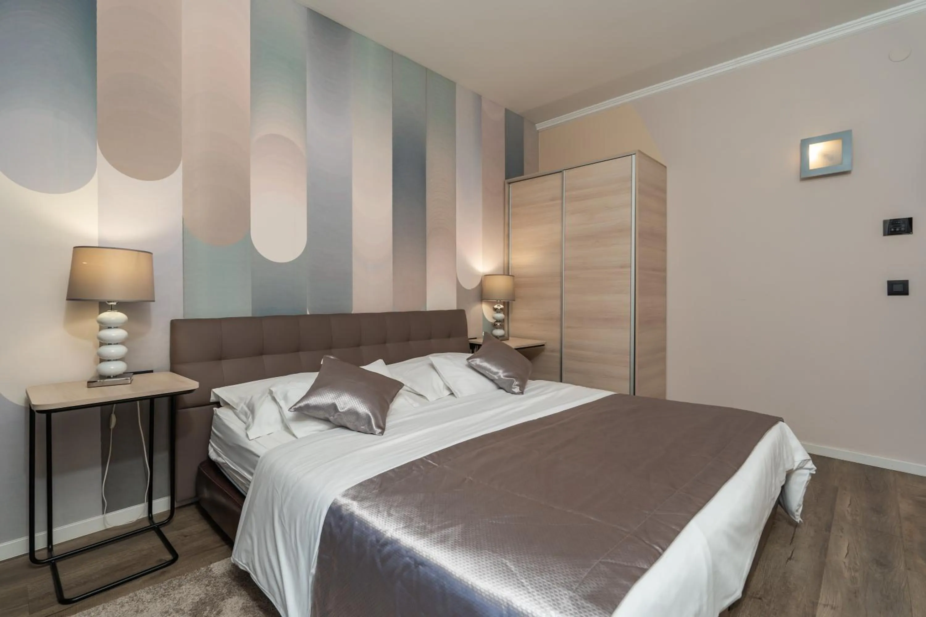 Bedroom, Bed in Berkeley Hotel