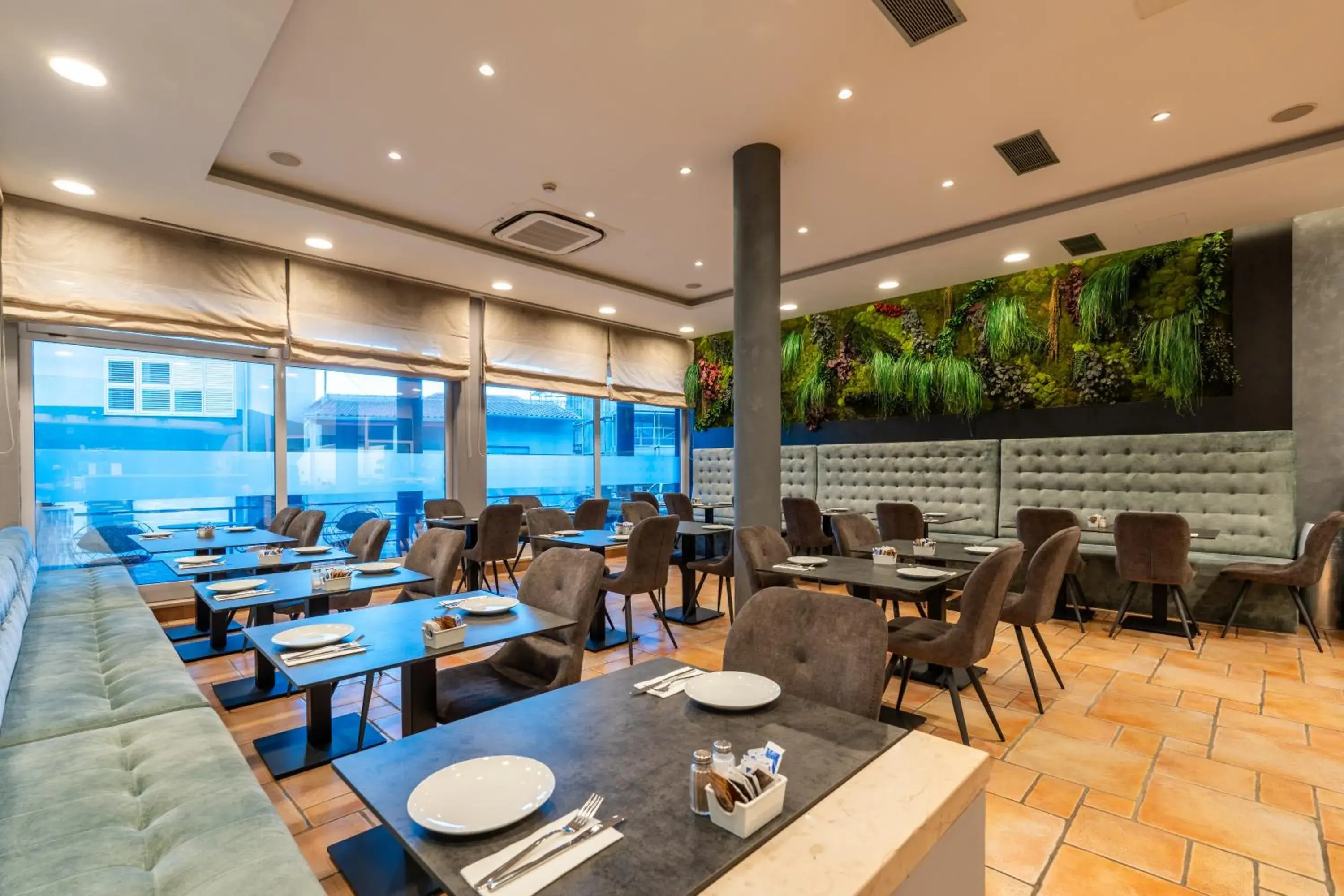 Restaurant/places to eat in Berkeley Hotel Restaurant/places to eat in Berkeley Hotel