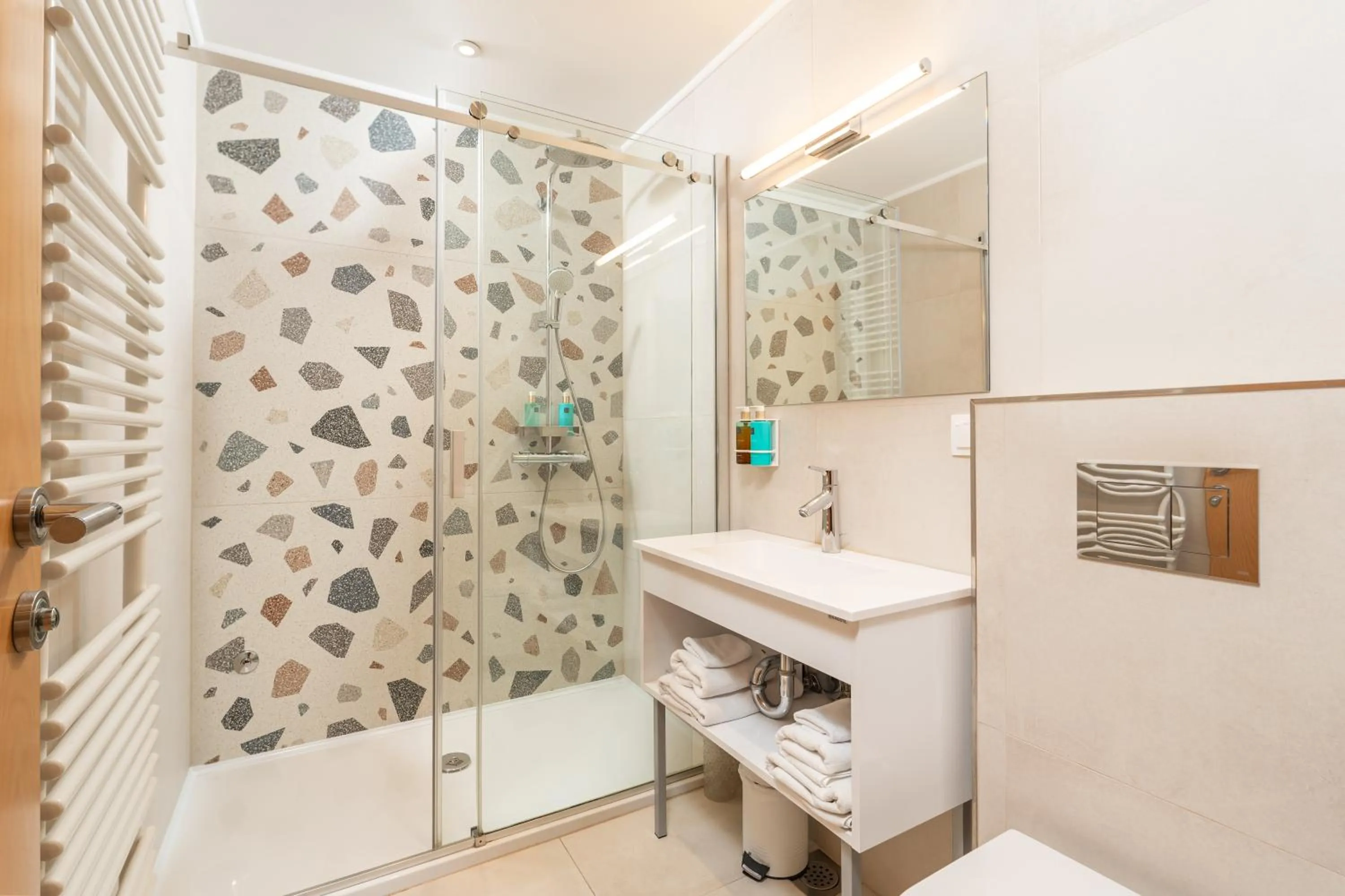 Shower in Berkeley Hotel