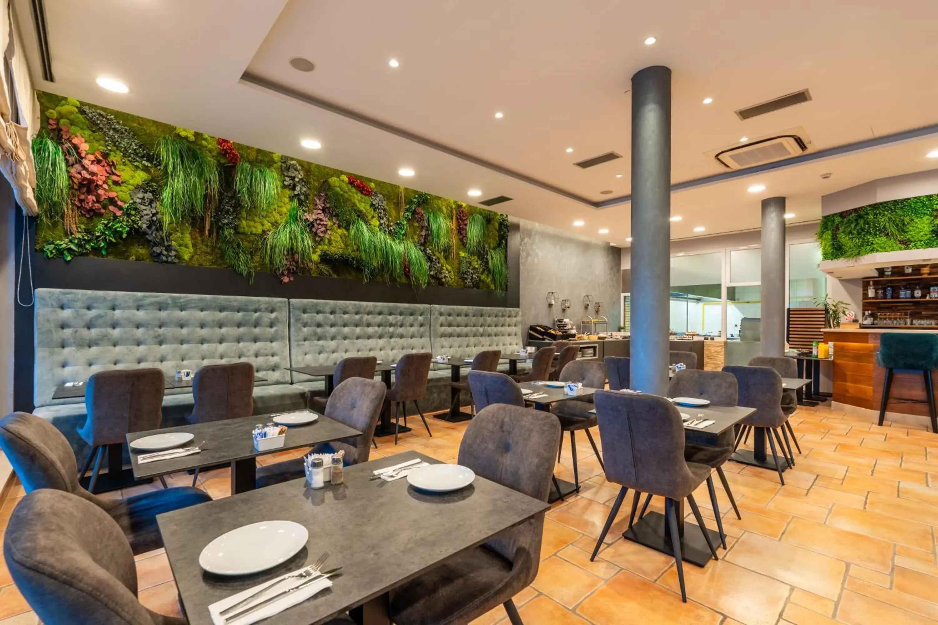 Restaurant/places to eat in Berkeley Hotel Restaurant/places to eat in Berkeley Hotel