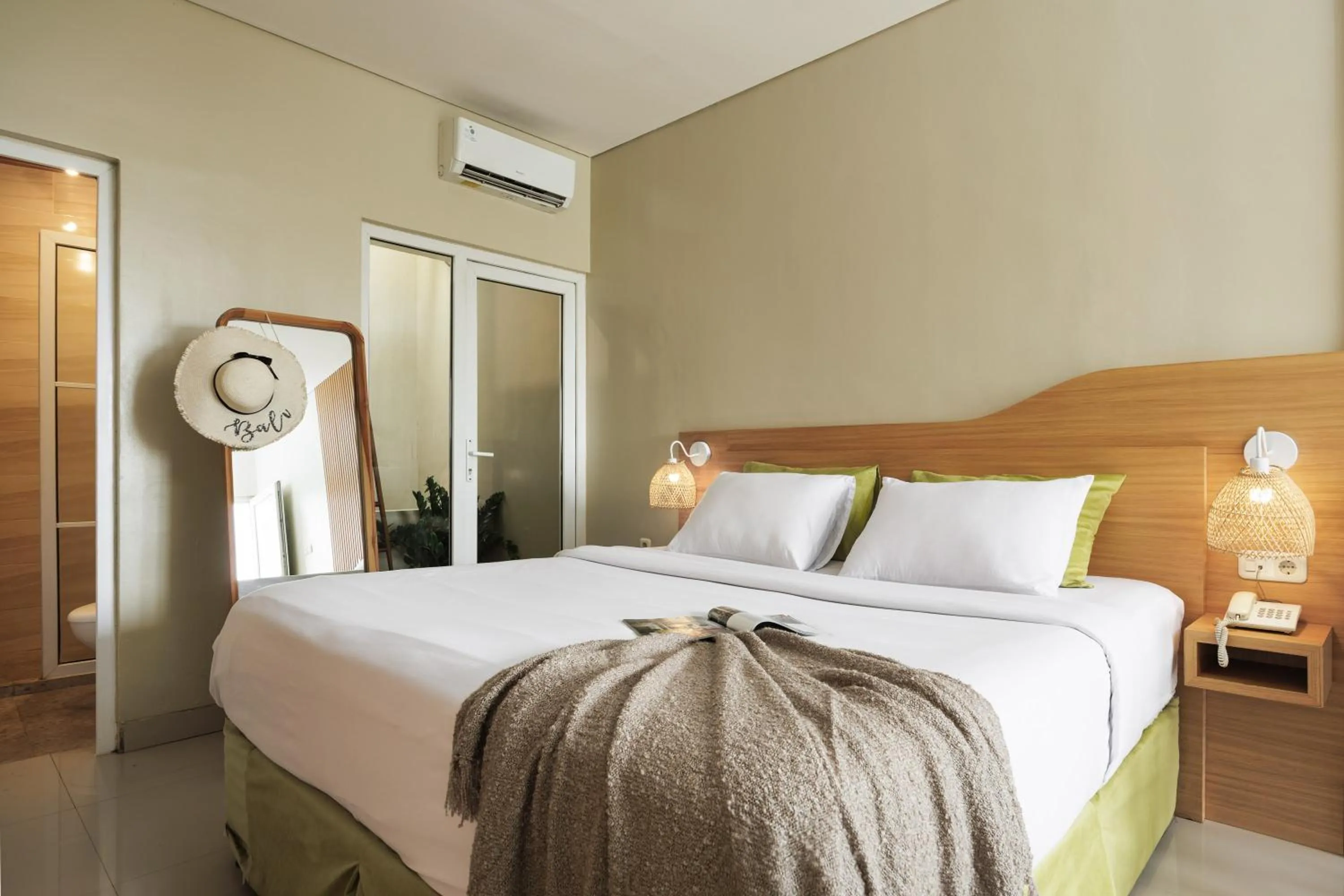 Photo of the whole room, Bed in Deva Bali Apartement