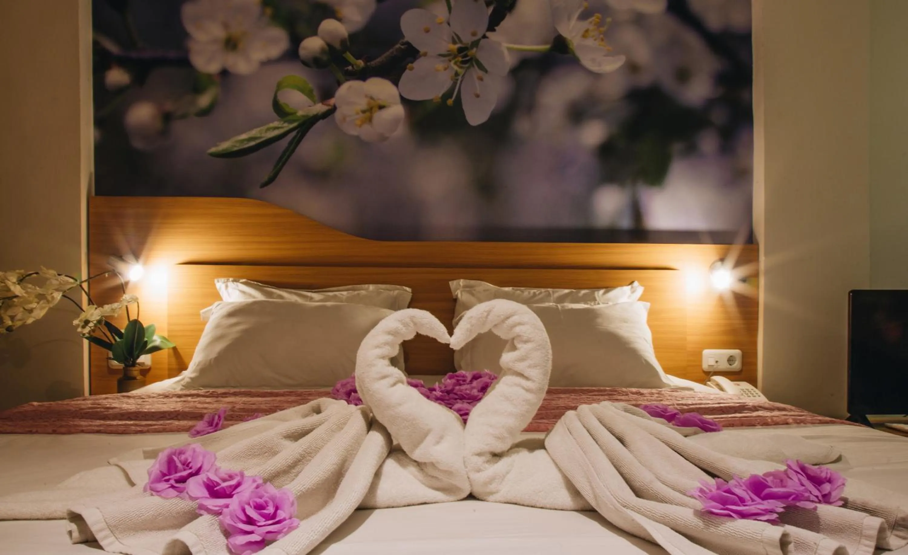 towels, Bed in Deva Bali Apartement