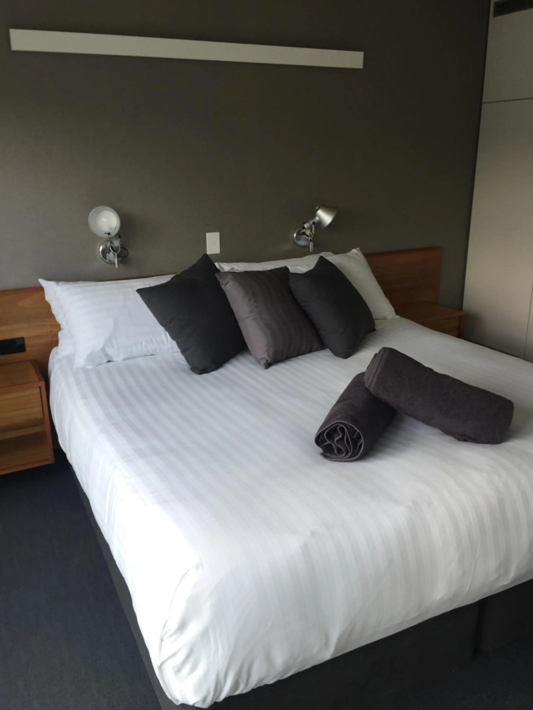 Bed in Quarry House Luxury Retreat