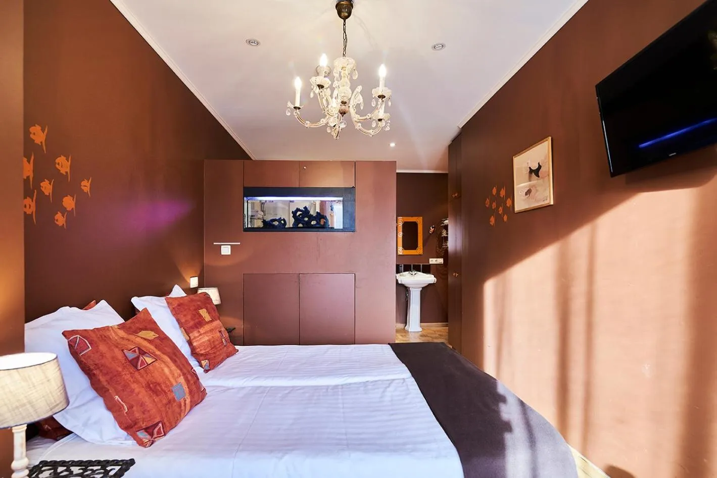 Bed in Full House Hotel